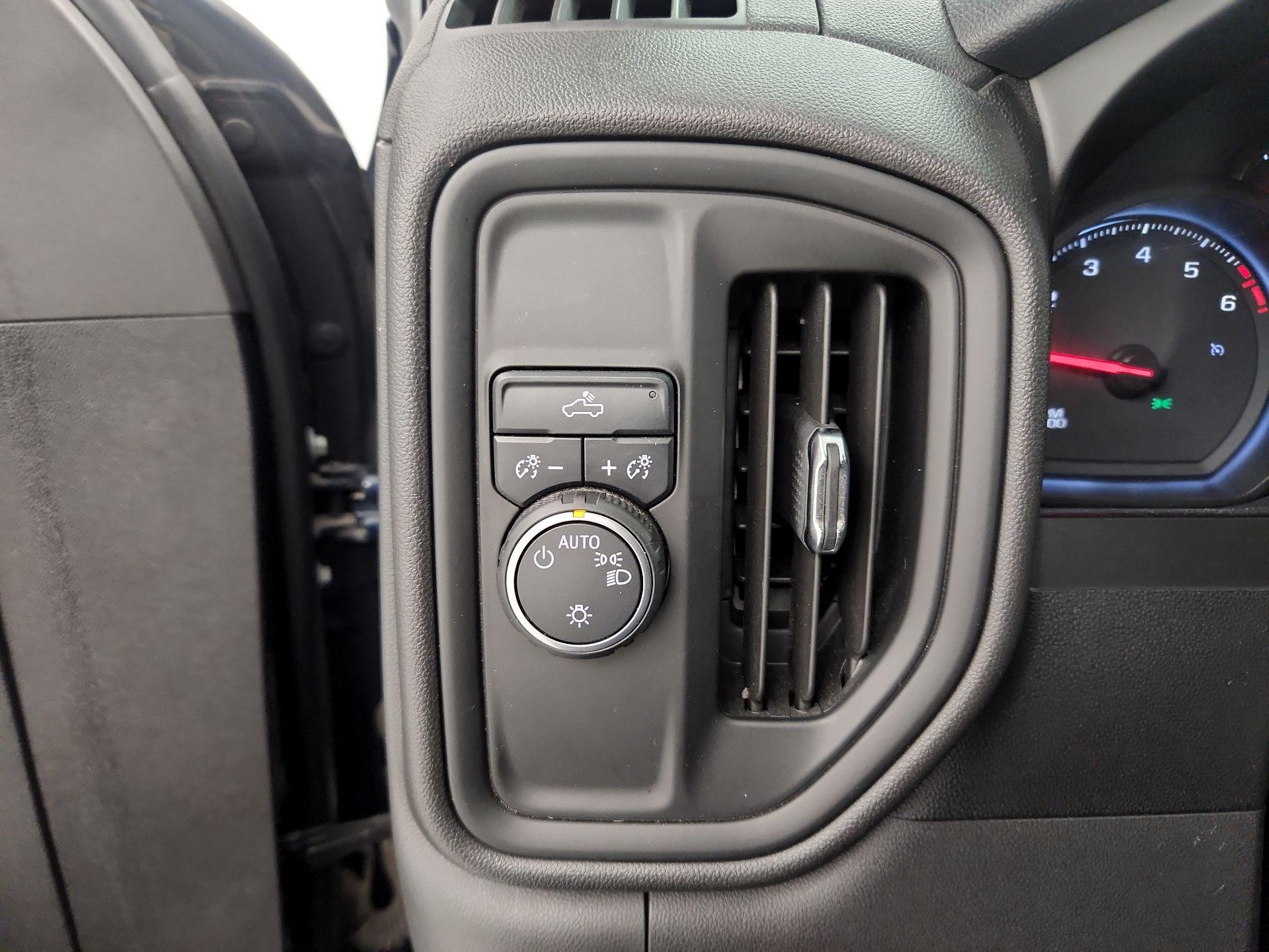 Thumbnail: 2020 Chevrolet Silverado 1500 - 13