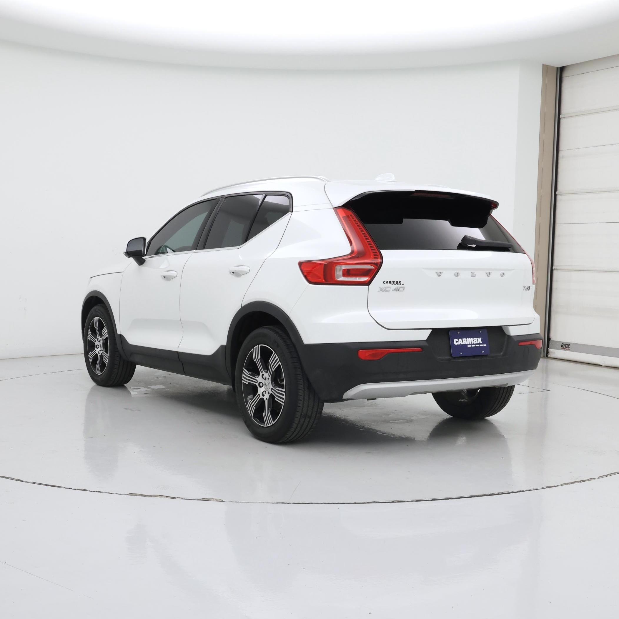 Thumbnail: 2022 Volvo XC40 - 2