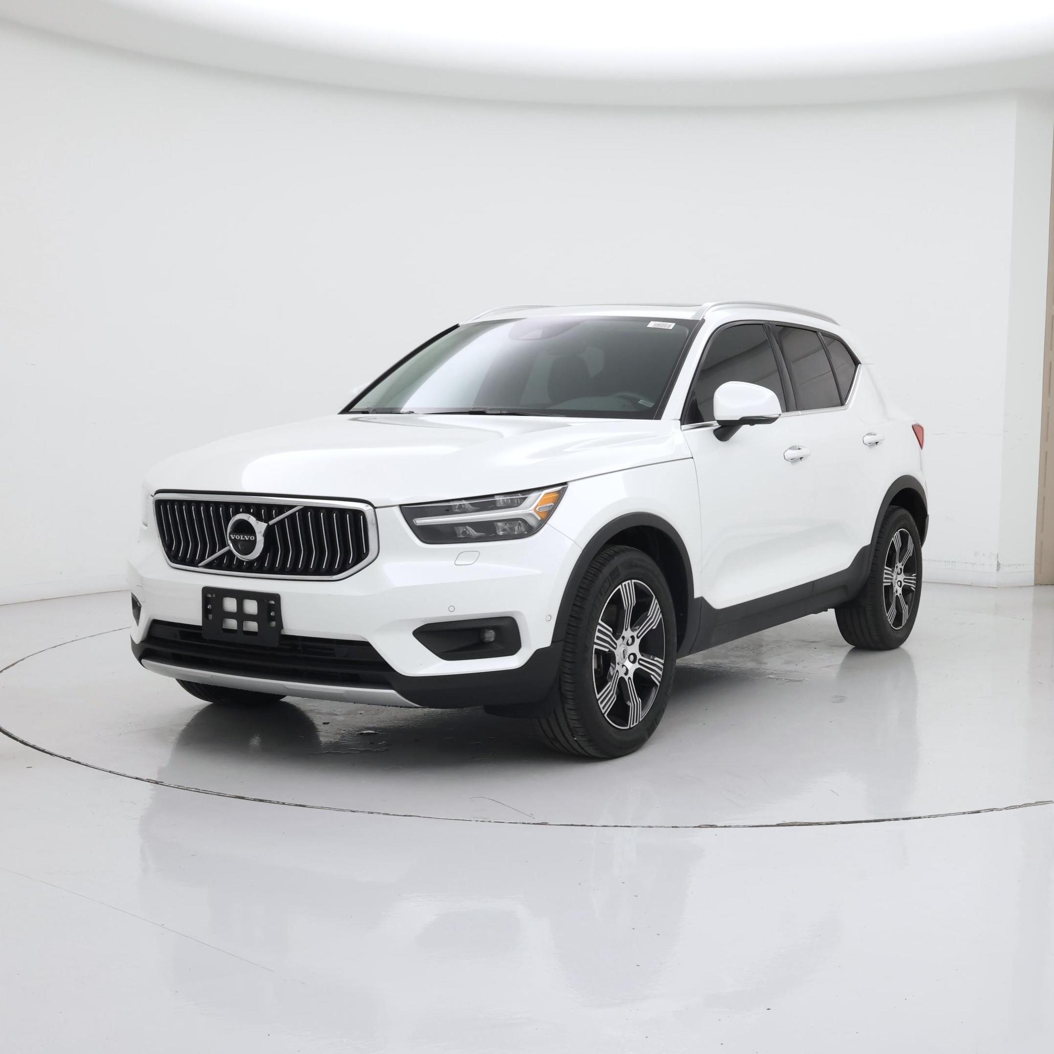 Thumbnail: 2022 Volvo XC40 - 4