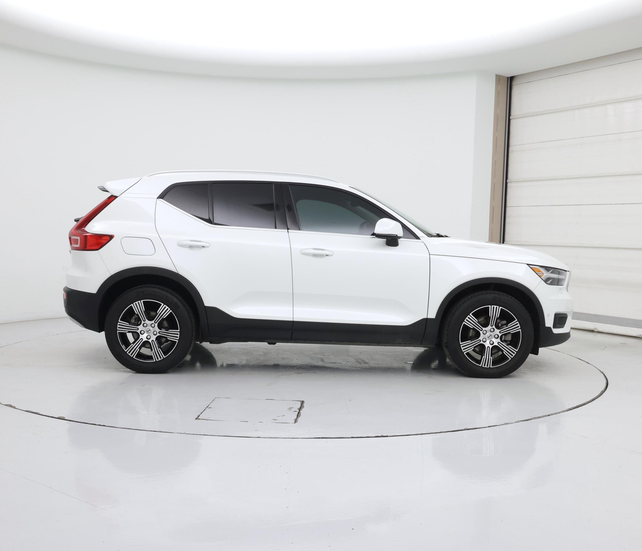 Thumbnail: 2022 Volvo XC40 - 7
