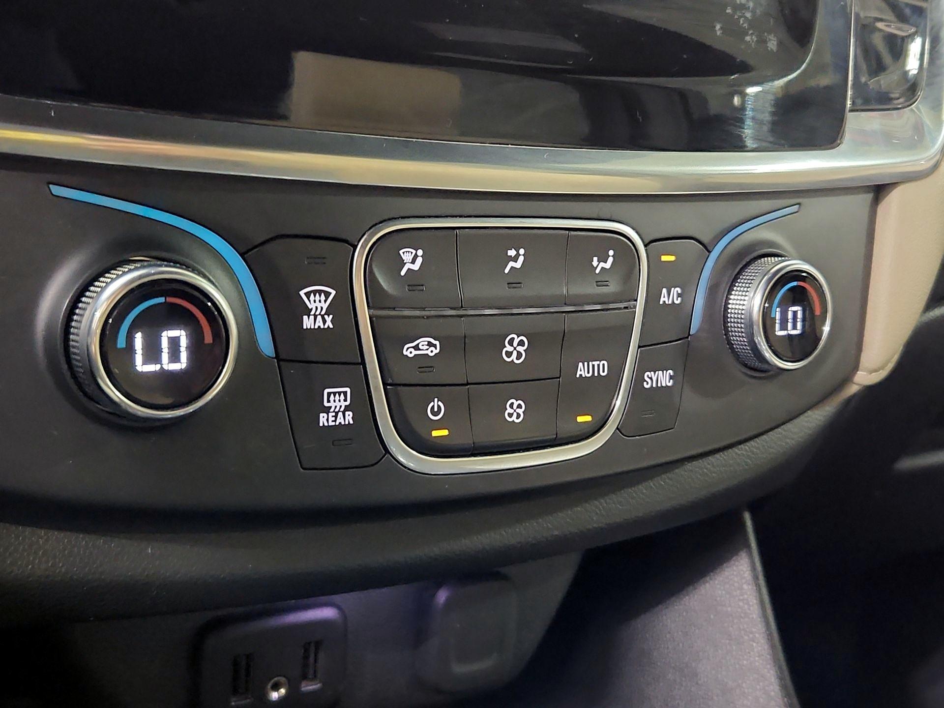Thumbnail: 2023 Chevrolet Traverse - 16