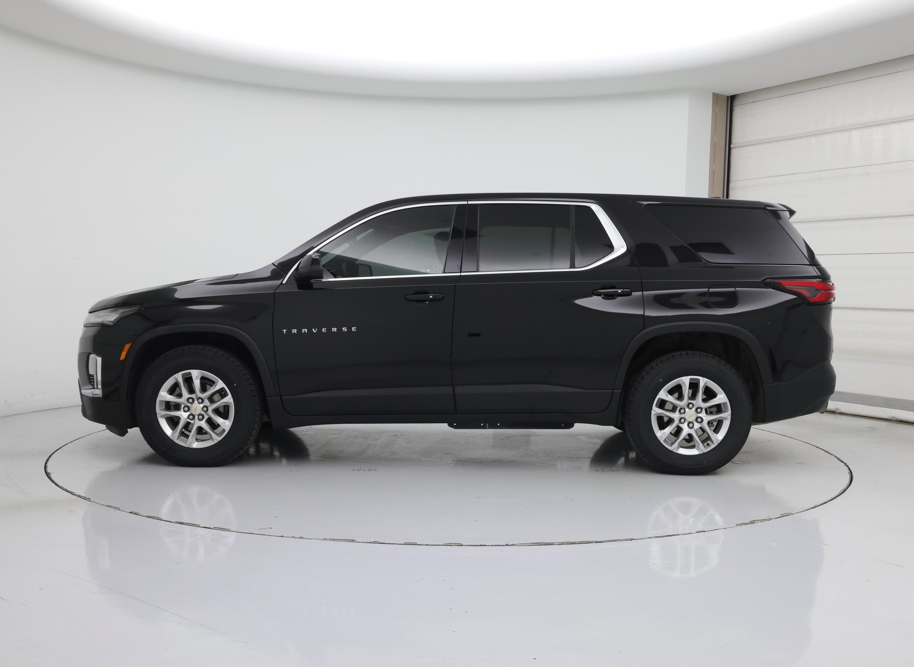 Thumbnail: 2023 Chevrolet Traverse - 3