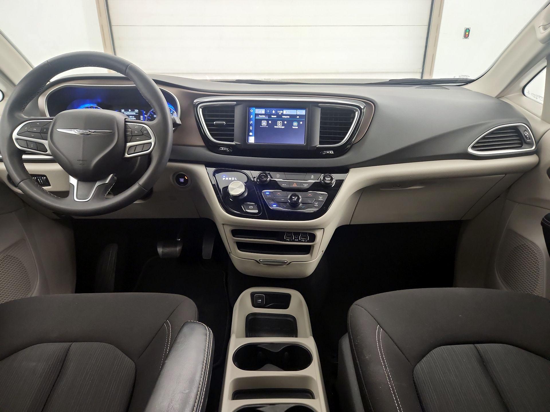 Thumbnail: 2023 Chrysler Voyager - 9