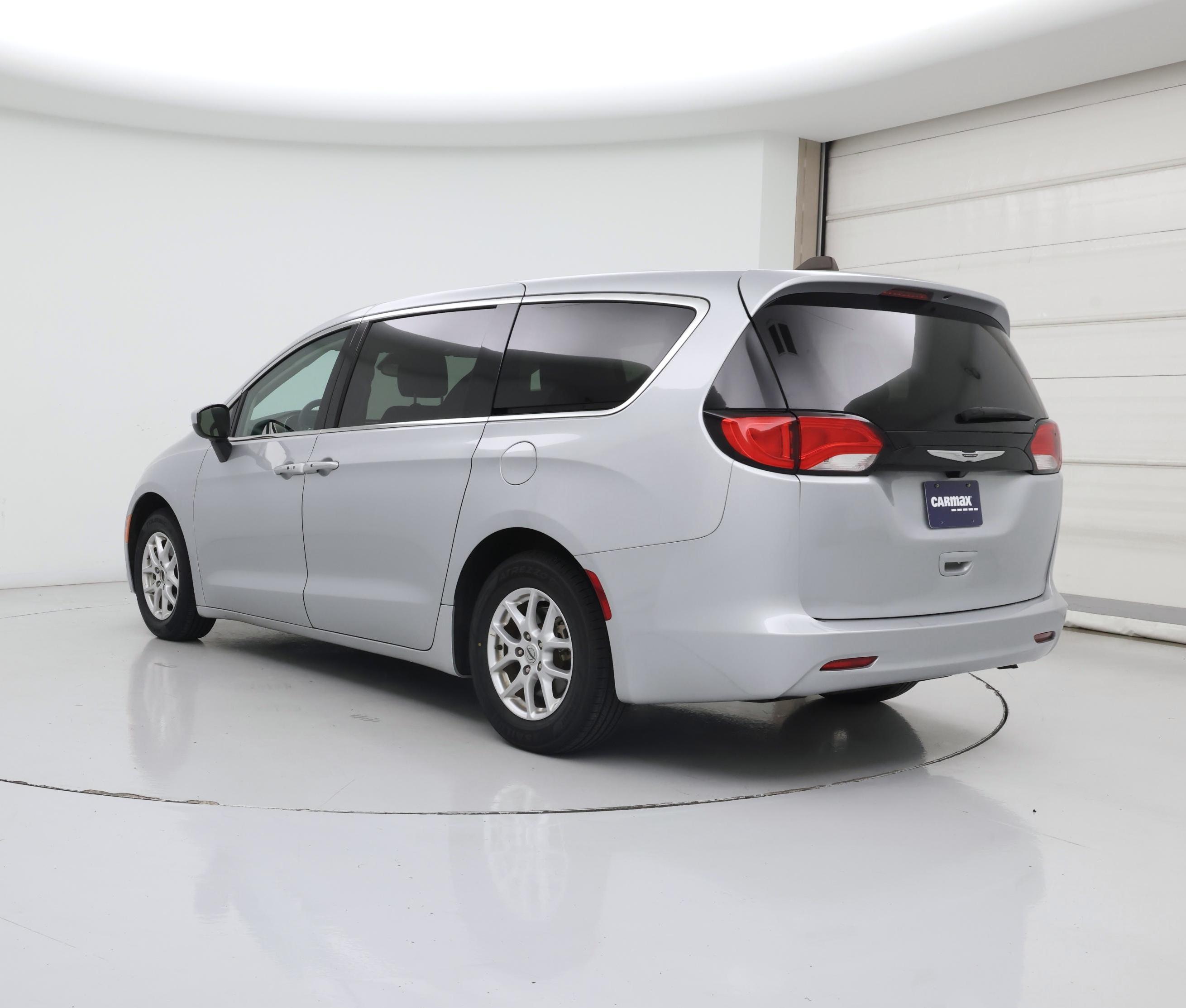 Thumbnail: 2023 Chrysler Voyager - 2