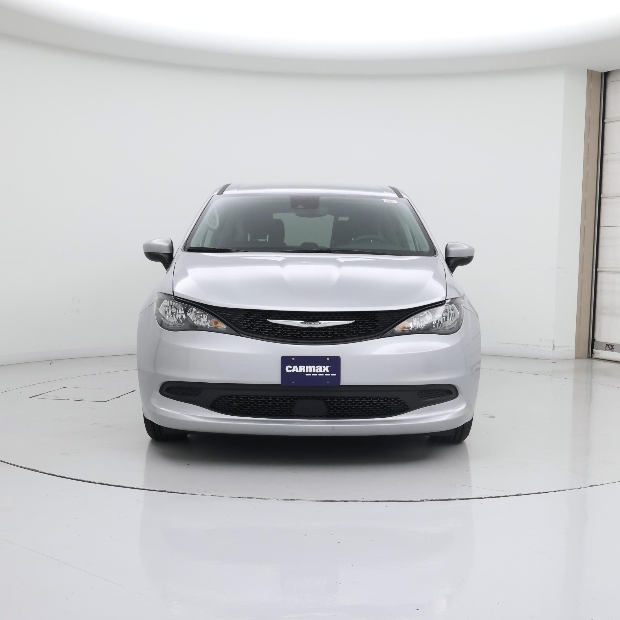 Thumbnail: 2023 Chrysler Voyager - 5
