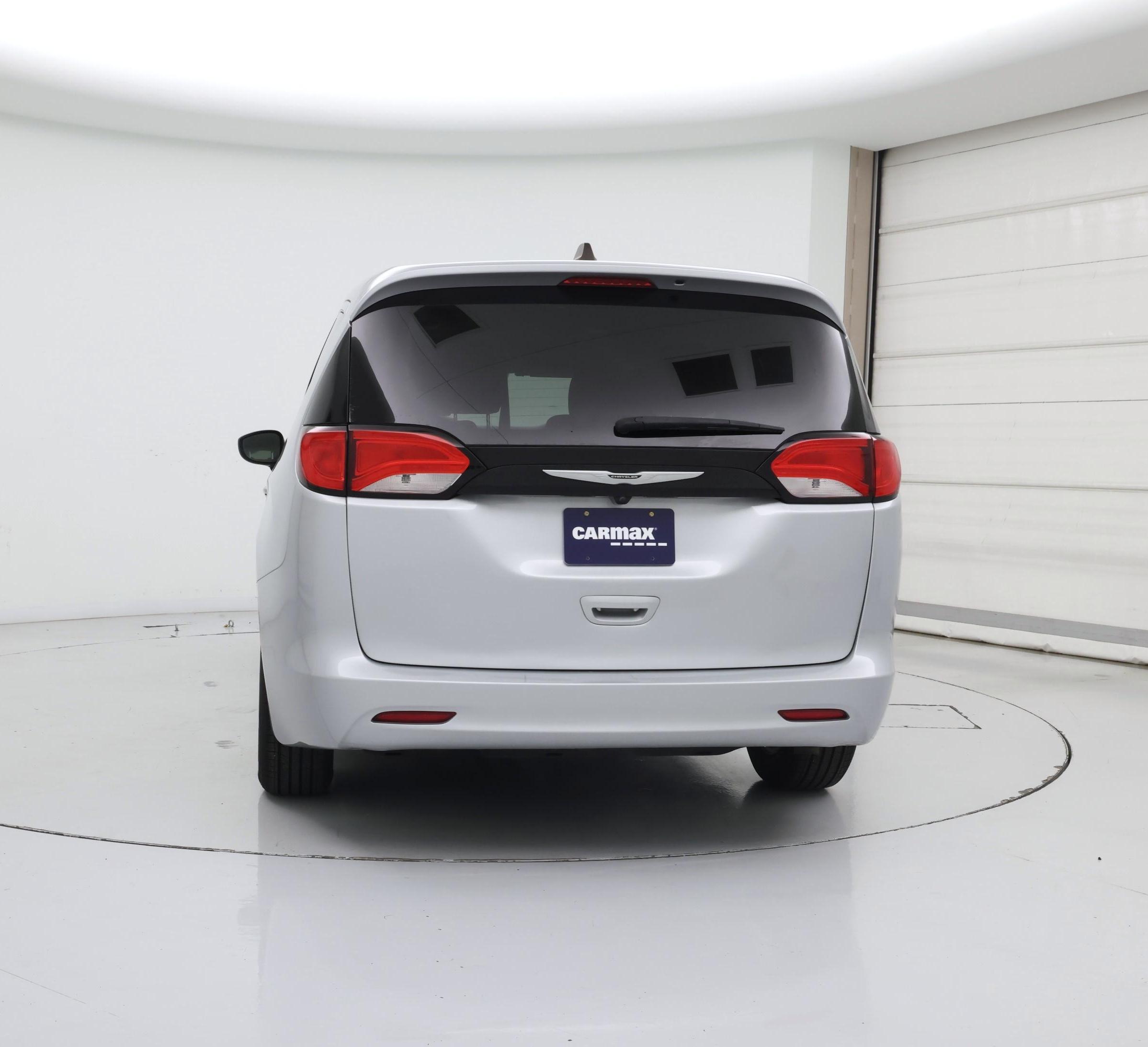 Thumbnail: 2023 Chrysler Voyager - 6