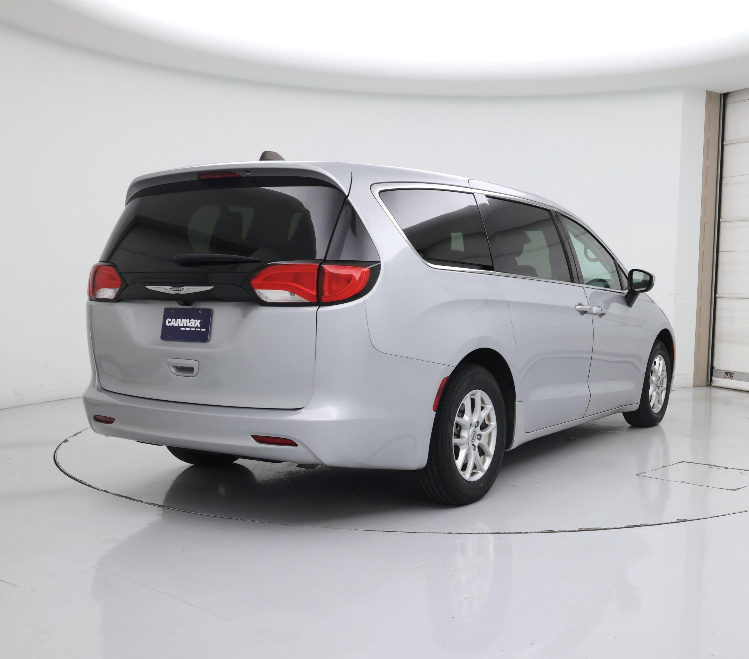Thumbnail: 2023 Chrysler Voyager - 8