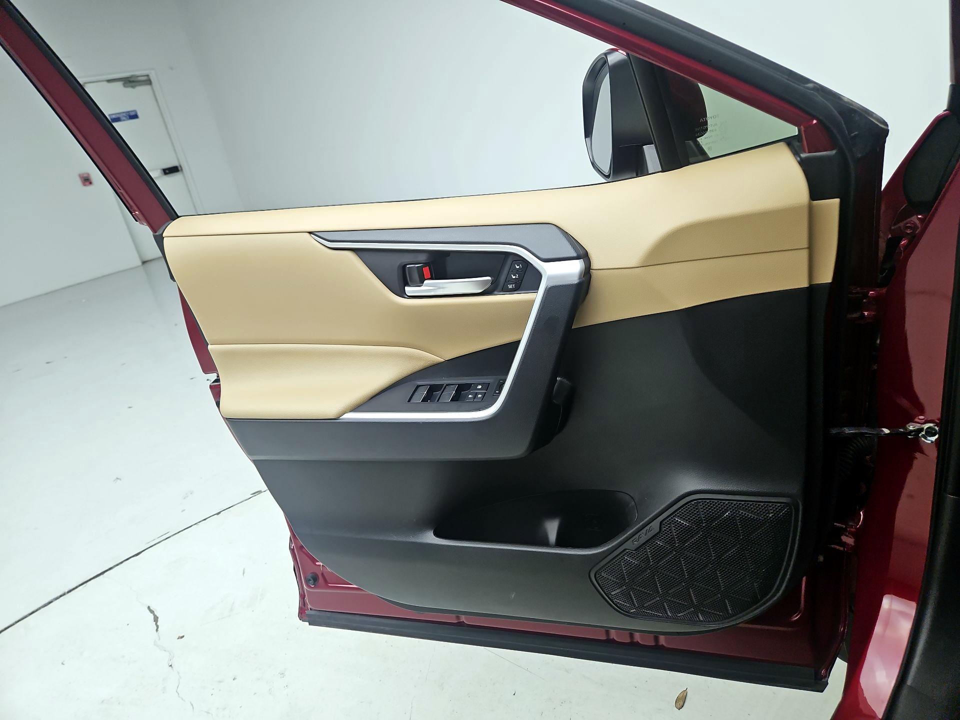 Thumbnail: 2025 Toyota RAV4 - 12