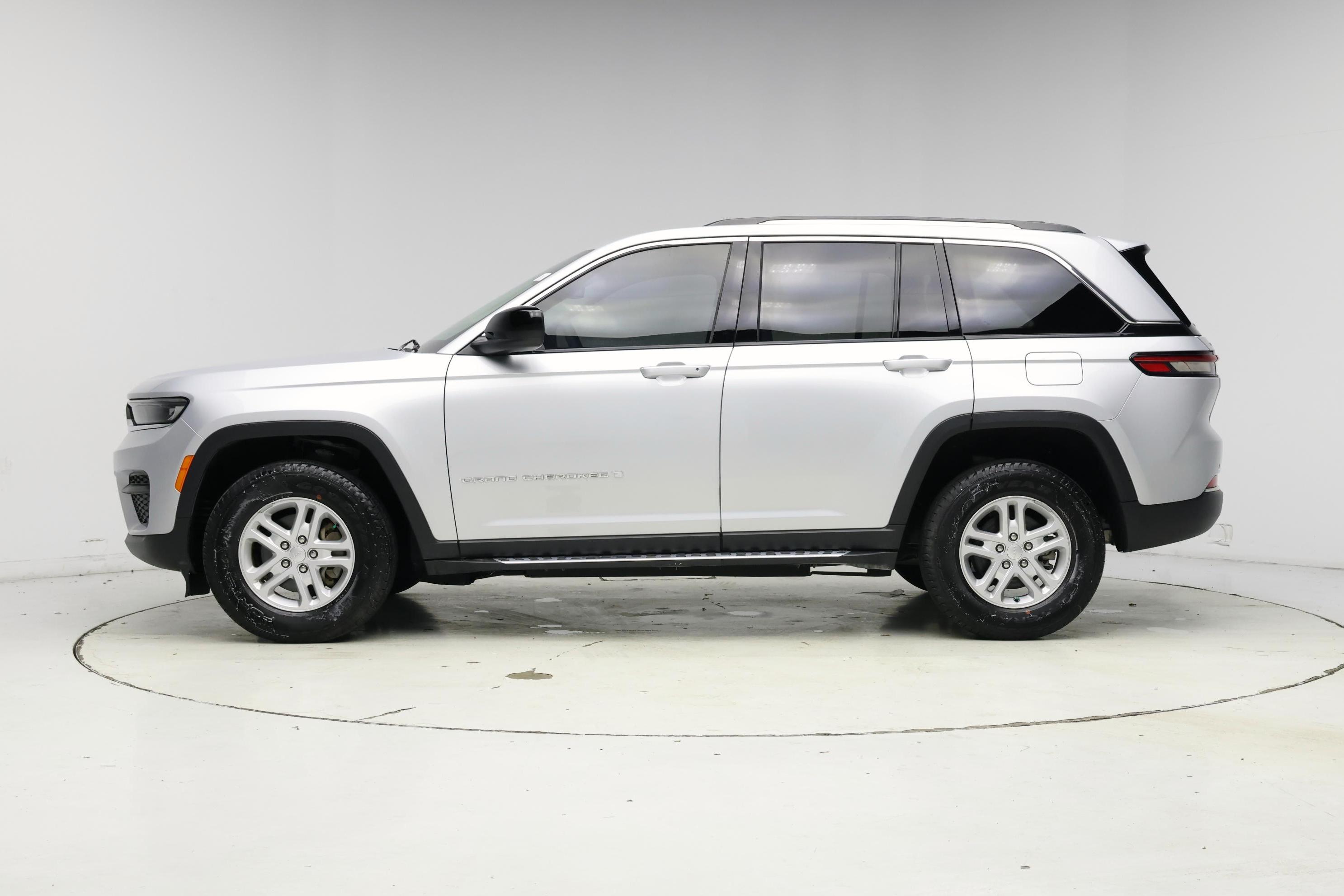 Thumbnail: 2023 Jeep Grand Cherokee - 3