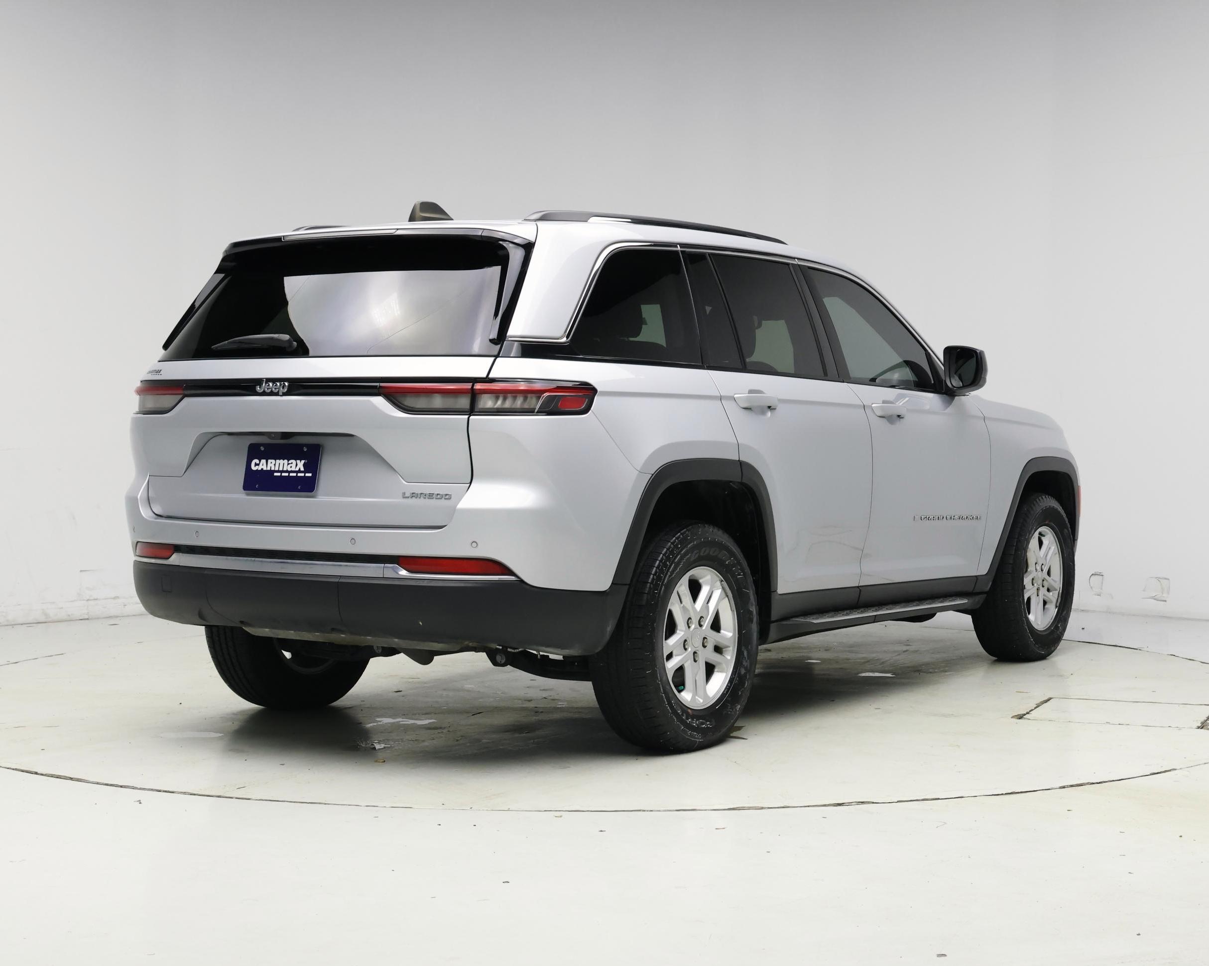 Thumbnail: 2023 Jeep Grand Cherokee - 8