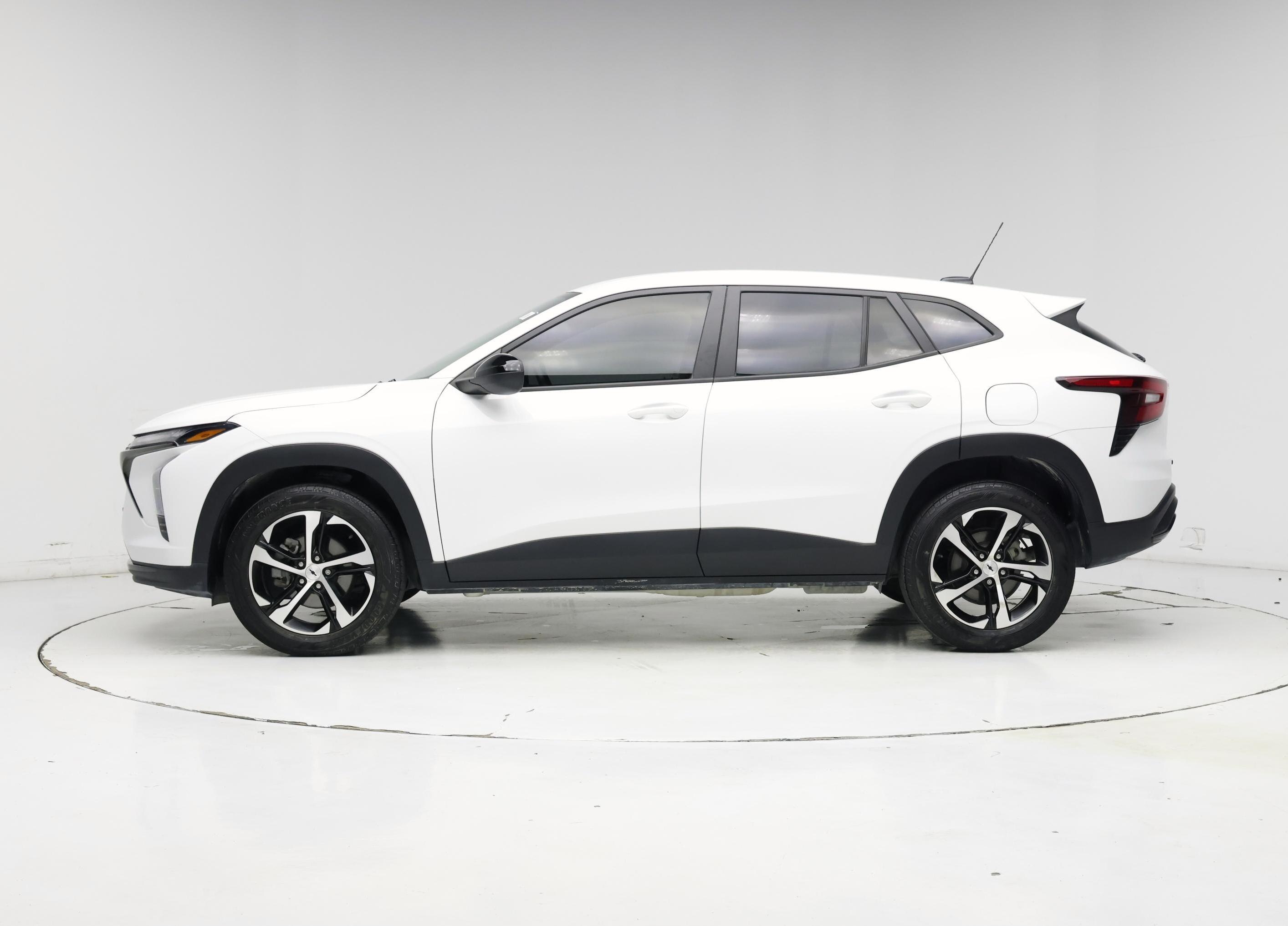 Thumbnail: 2024 Chevrolet Trax - 3