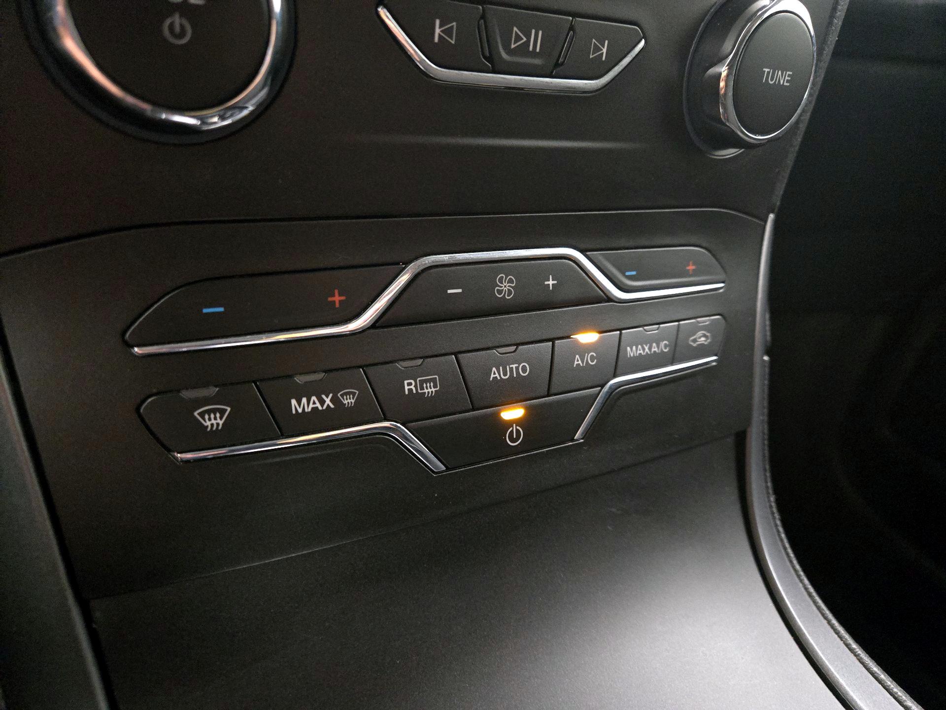 Thumbnail: 2020 Ford Edge - 16