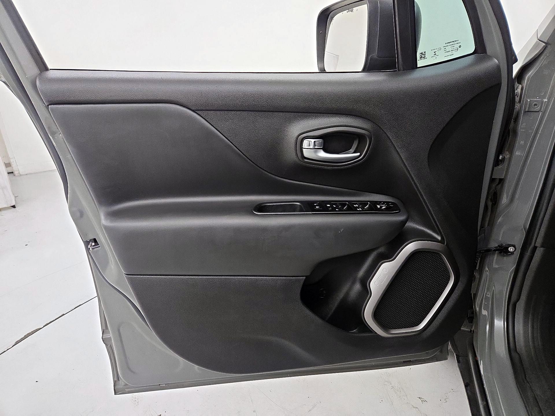 Thumbnail: 2022 Jeep Renegade - 12