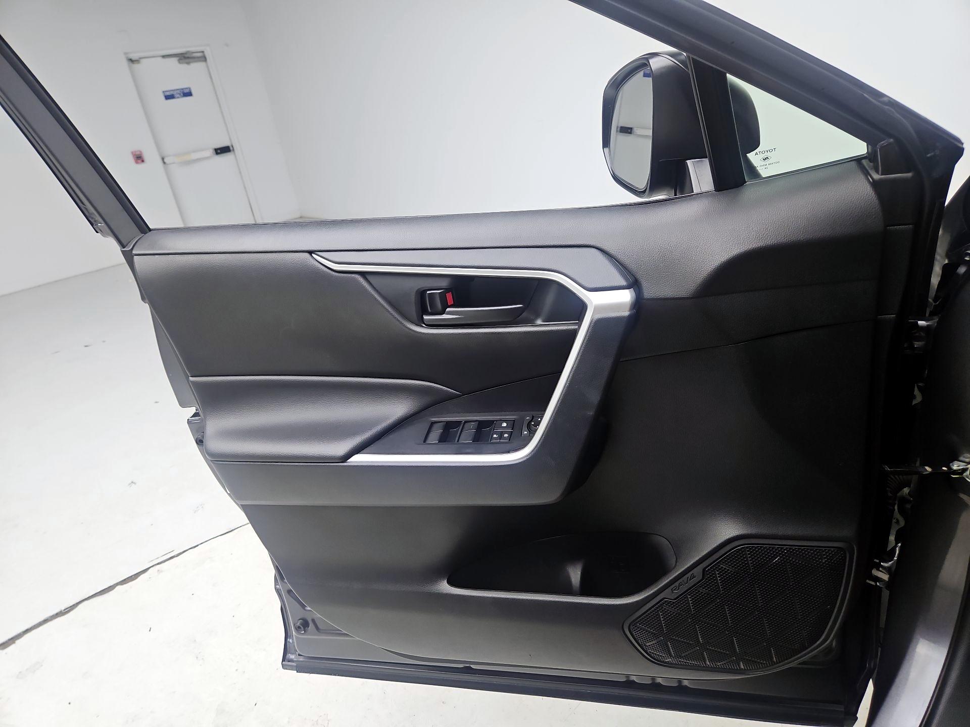 Thumbnail: 2025 Toyota RAV4 - 12