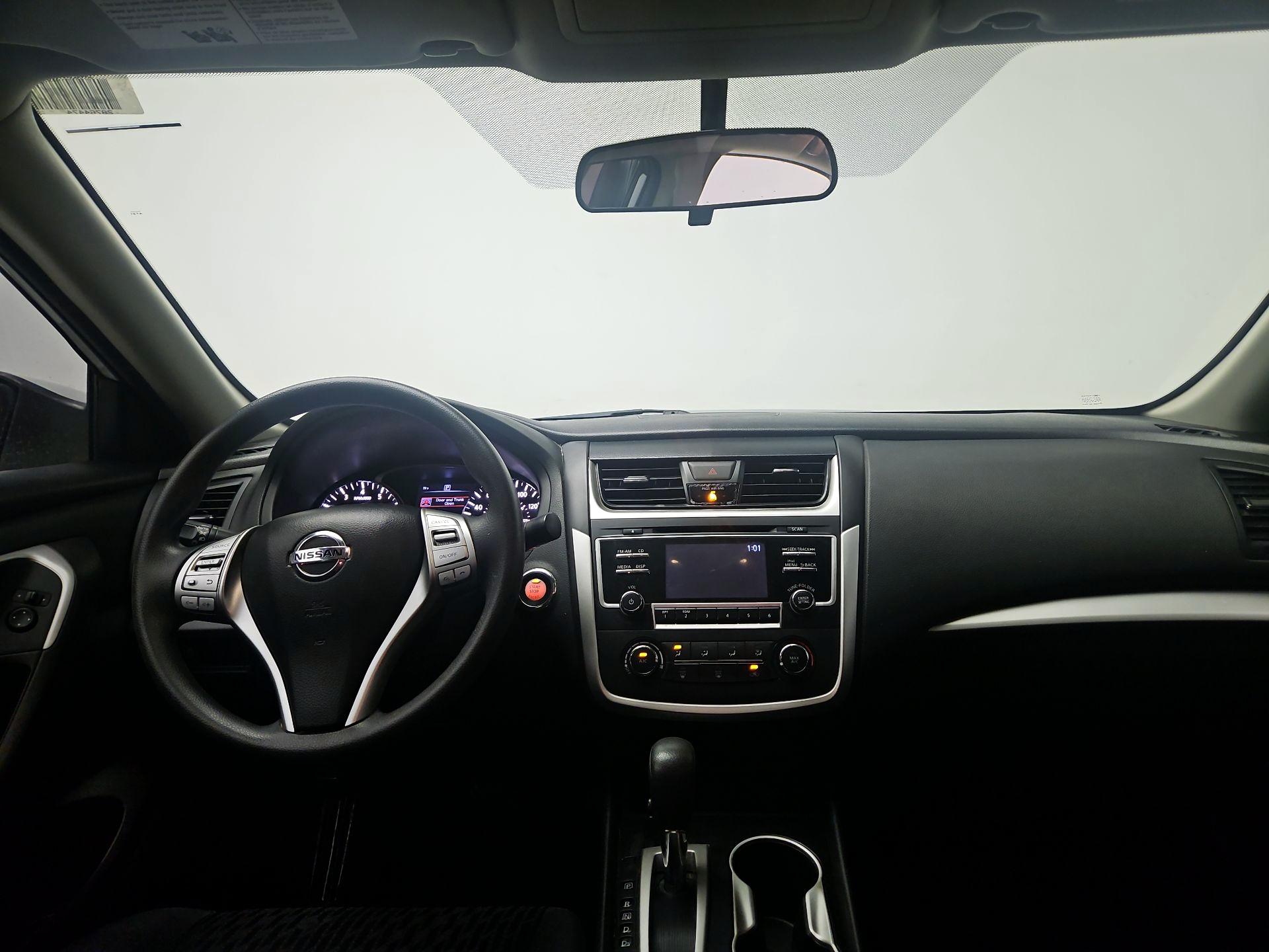 Thumbnail: 2017 Nissan Altima - 9