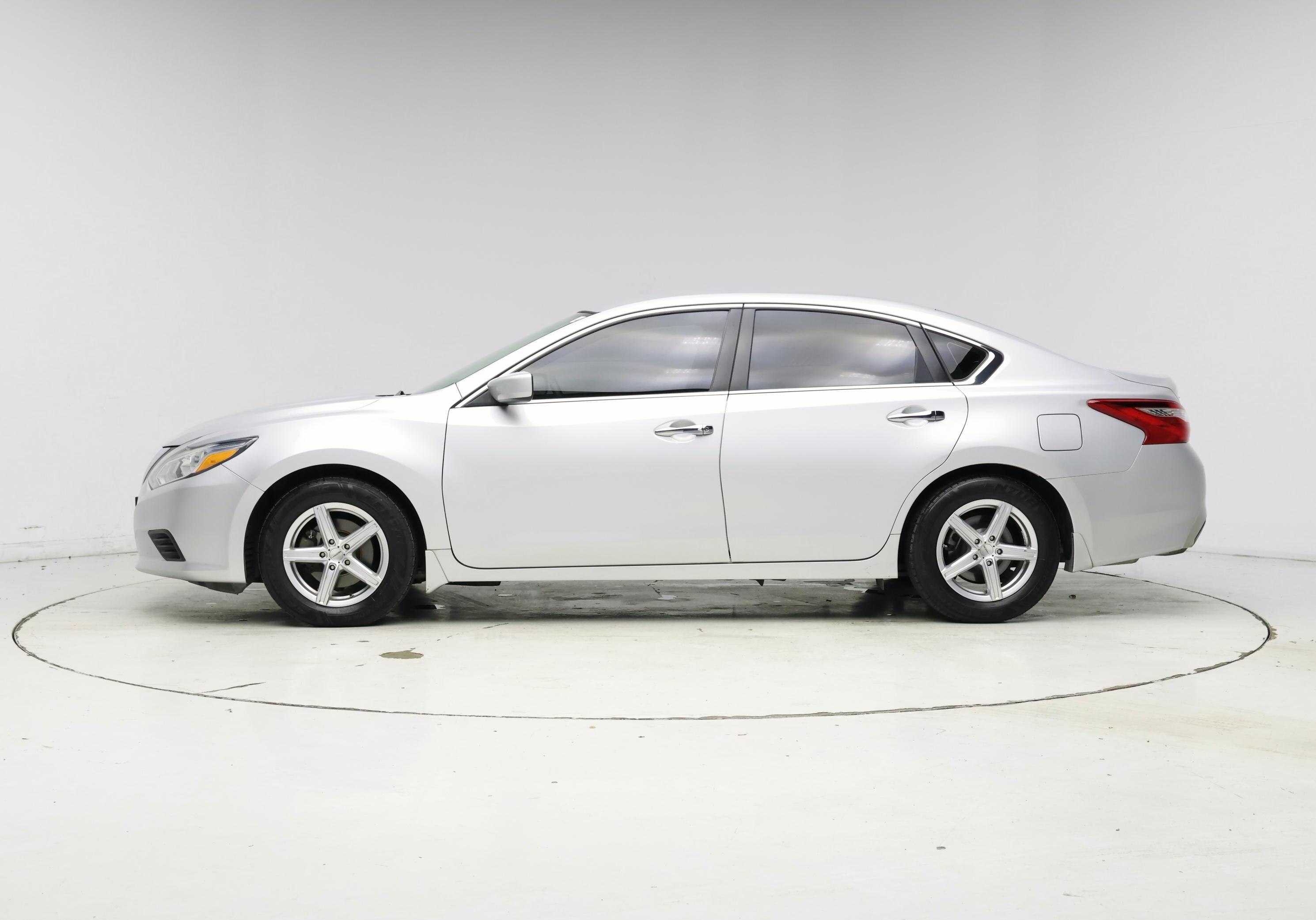 Thumbnail: 2017 Nissan Altima - 3
