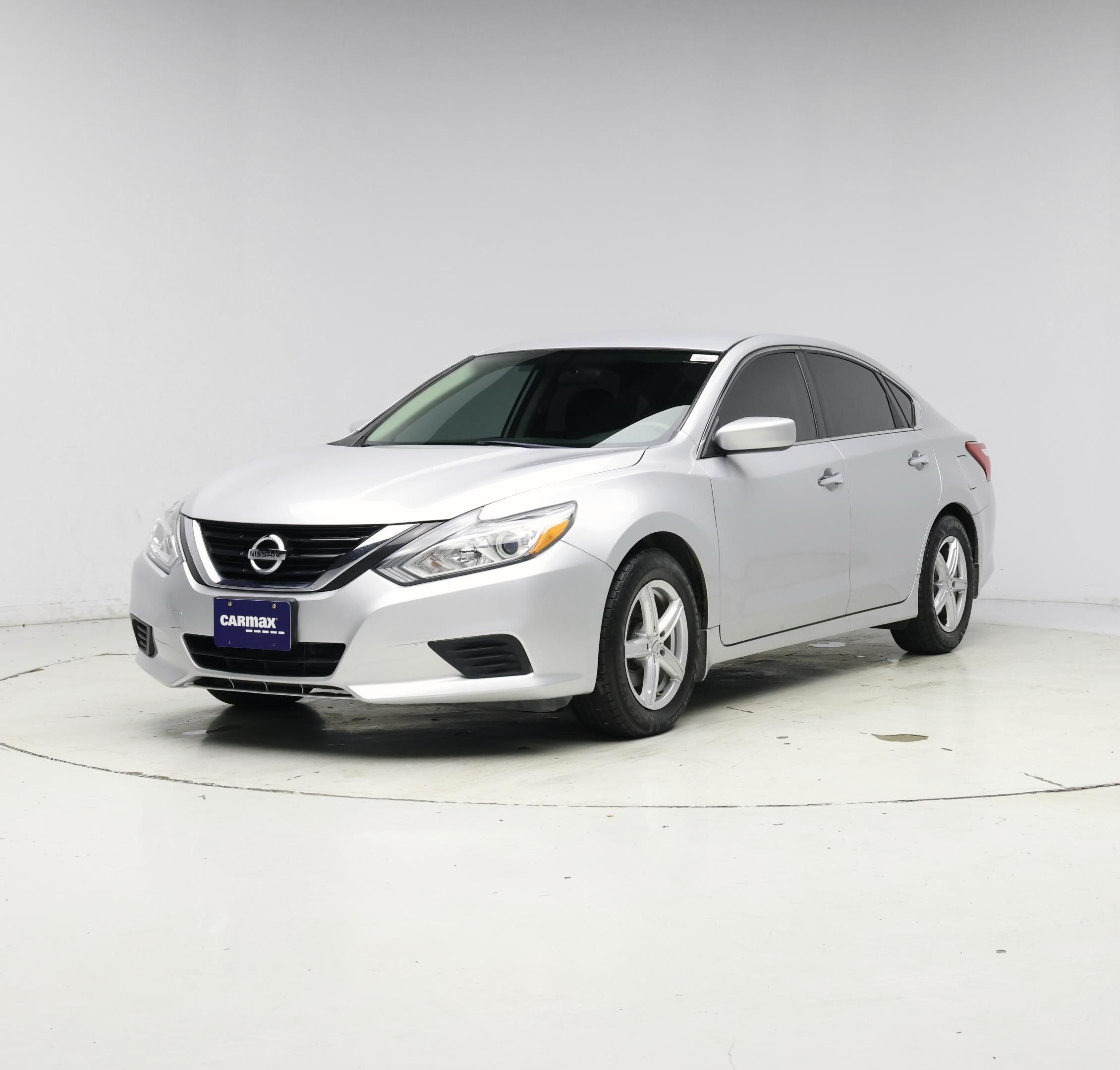 Thumbnail: 2017 Nissan Altima - 4