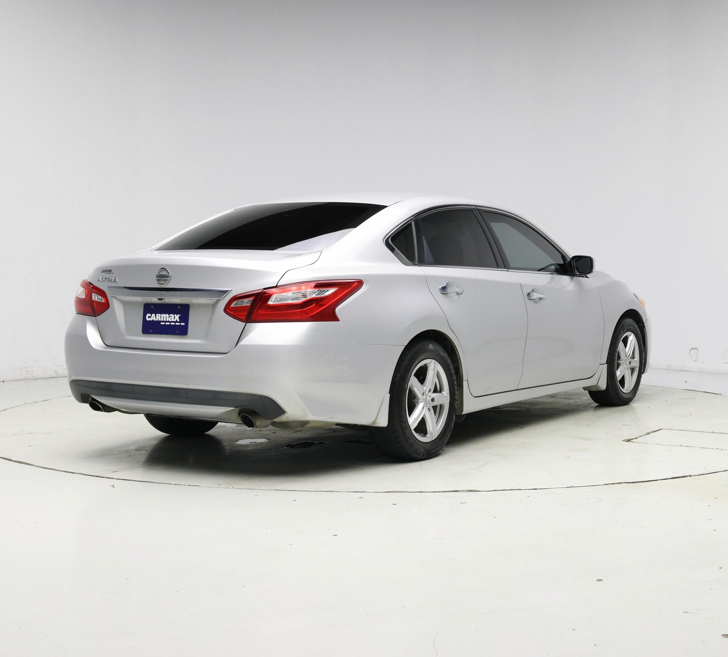 Thumbnail: 2017 Nissan Altima - 8