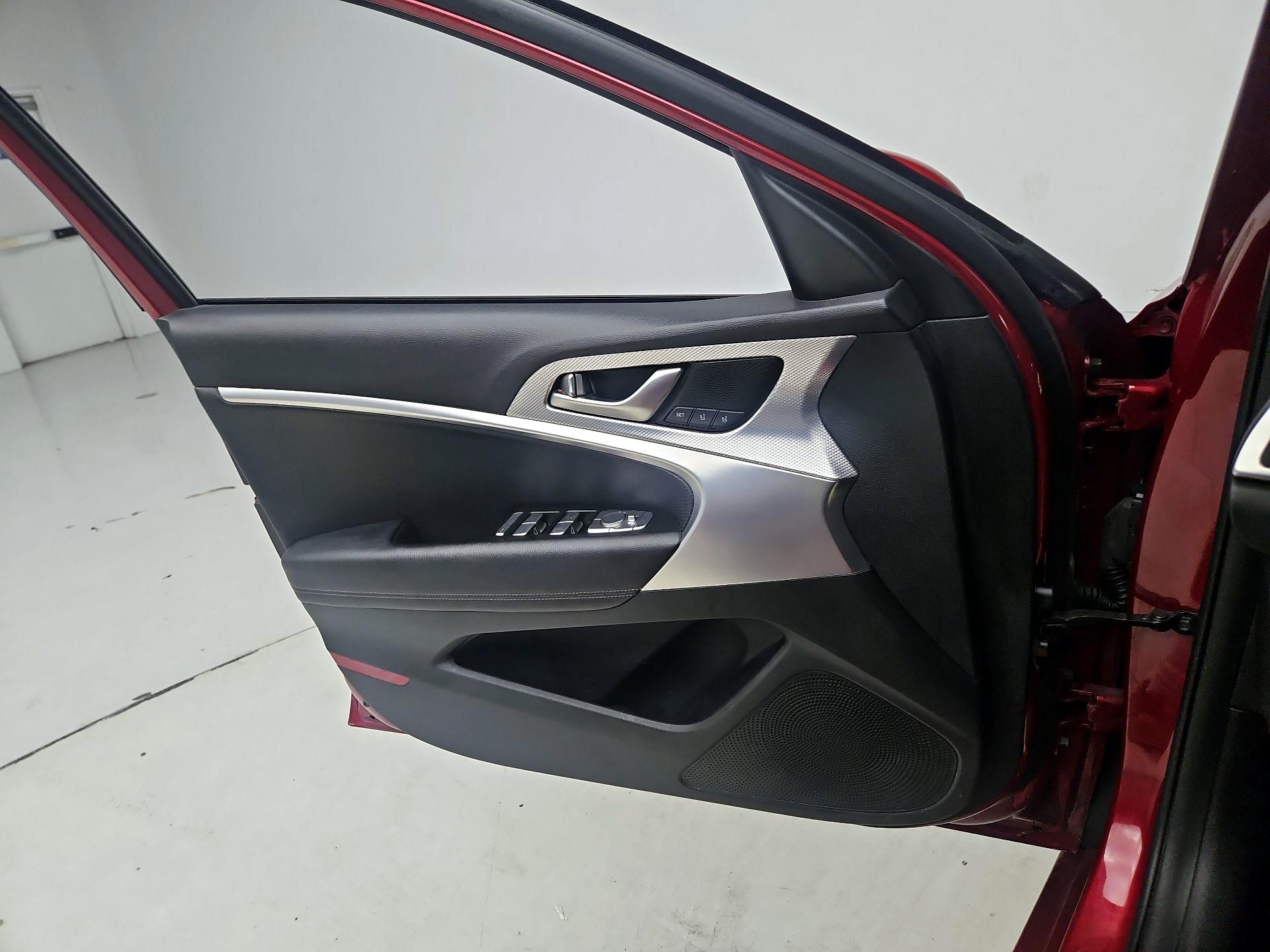 Thumbnail: 2022 Genesis G70 - 12