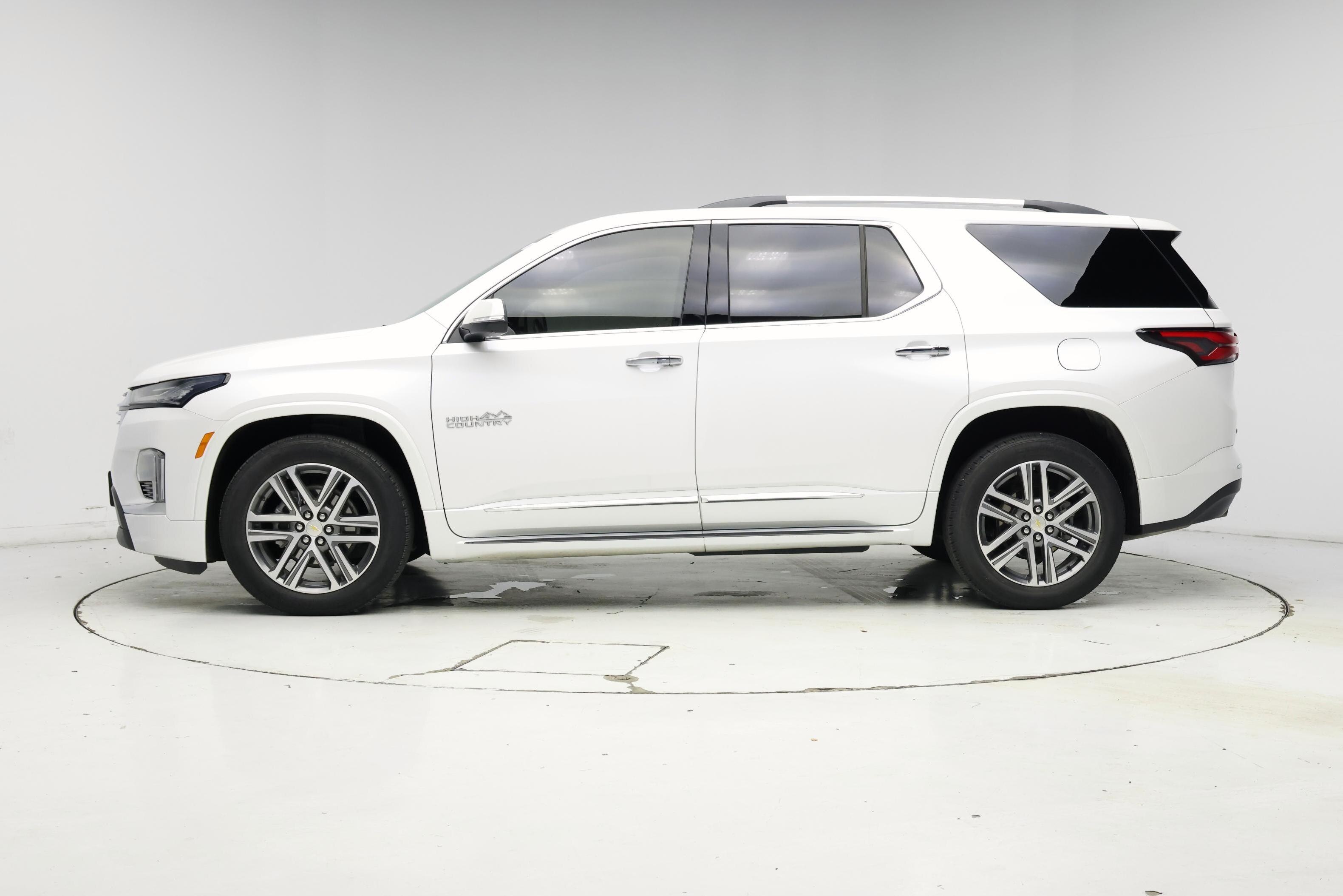 Thumbnail: 2023 Chevrolet Traverse - 3