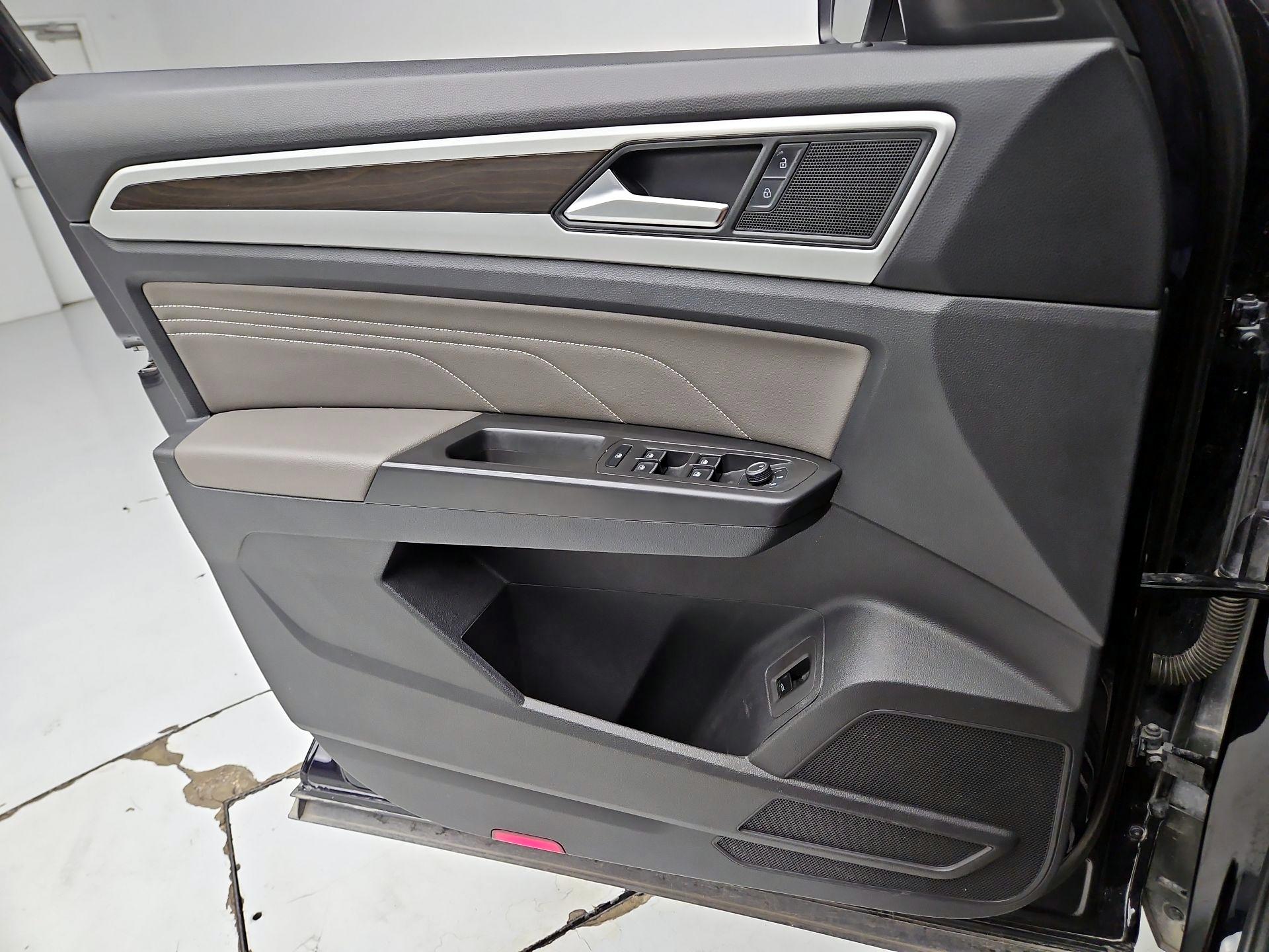 Thumbnail: 2023 Volkswagen Atlas - 12
