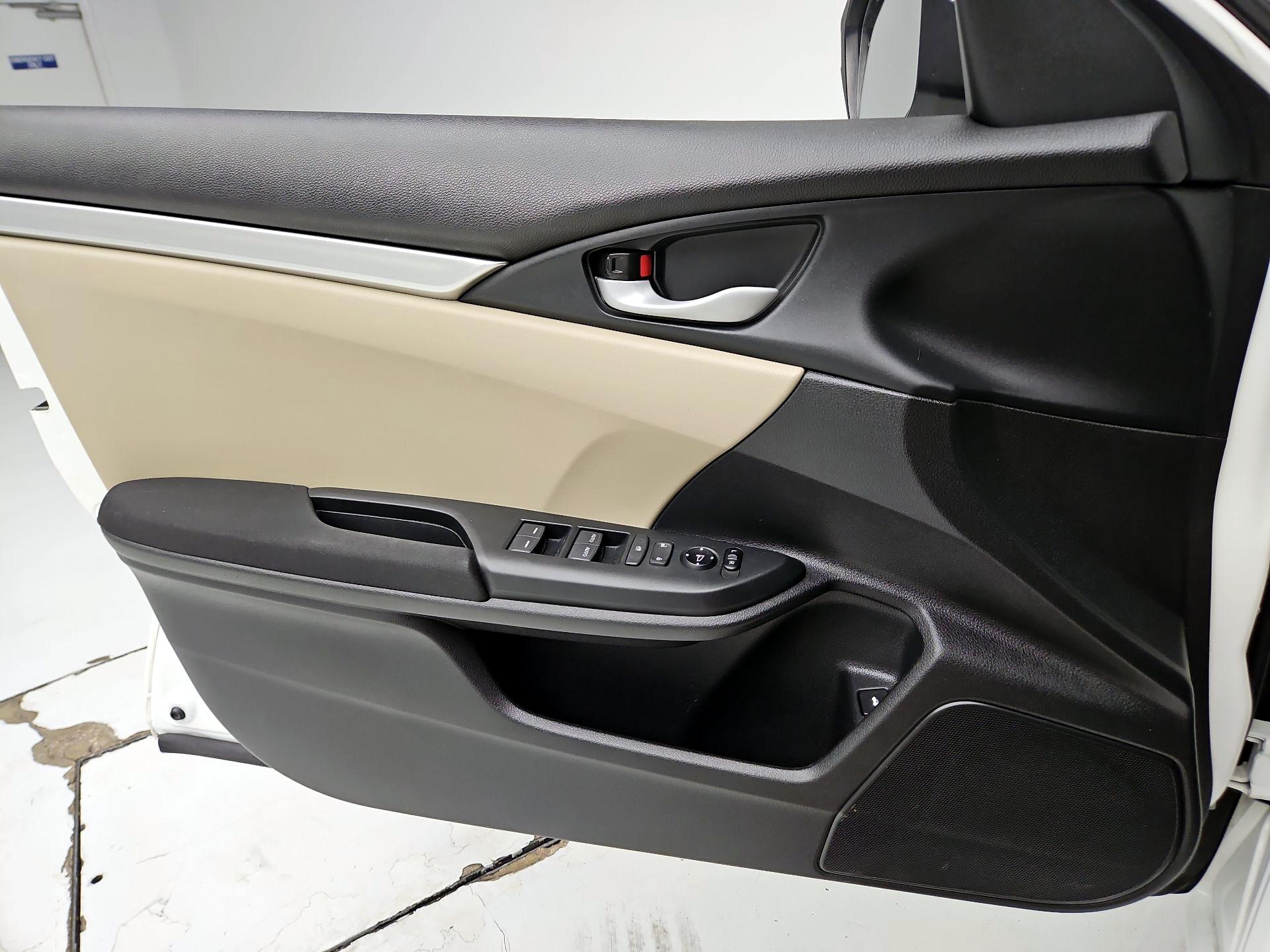 Thumbnail: 2016 Honda Civic - 12