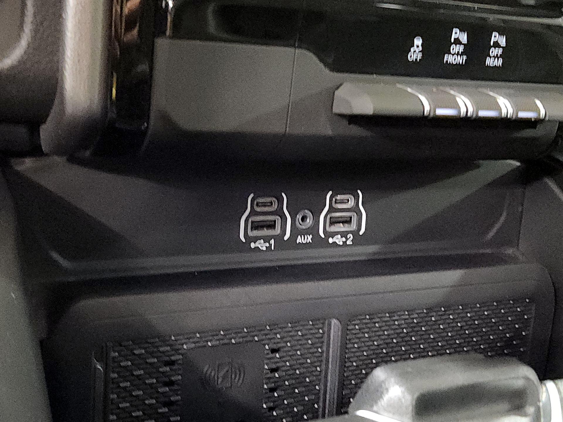 Thumbnail: 2025 RAM 1500 - 18