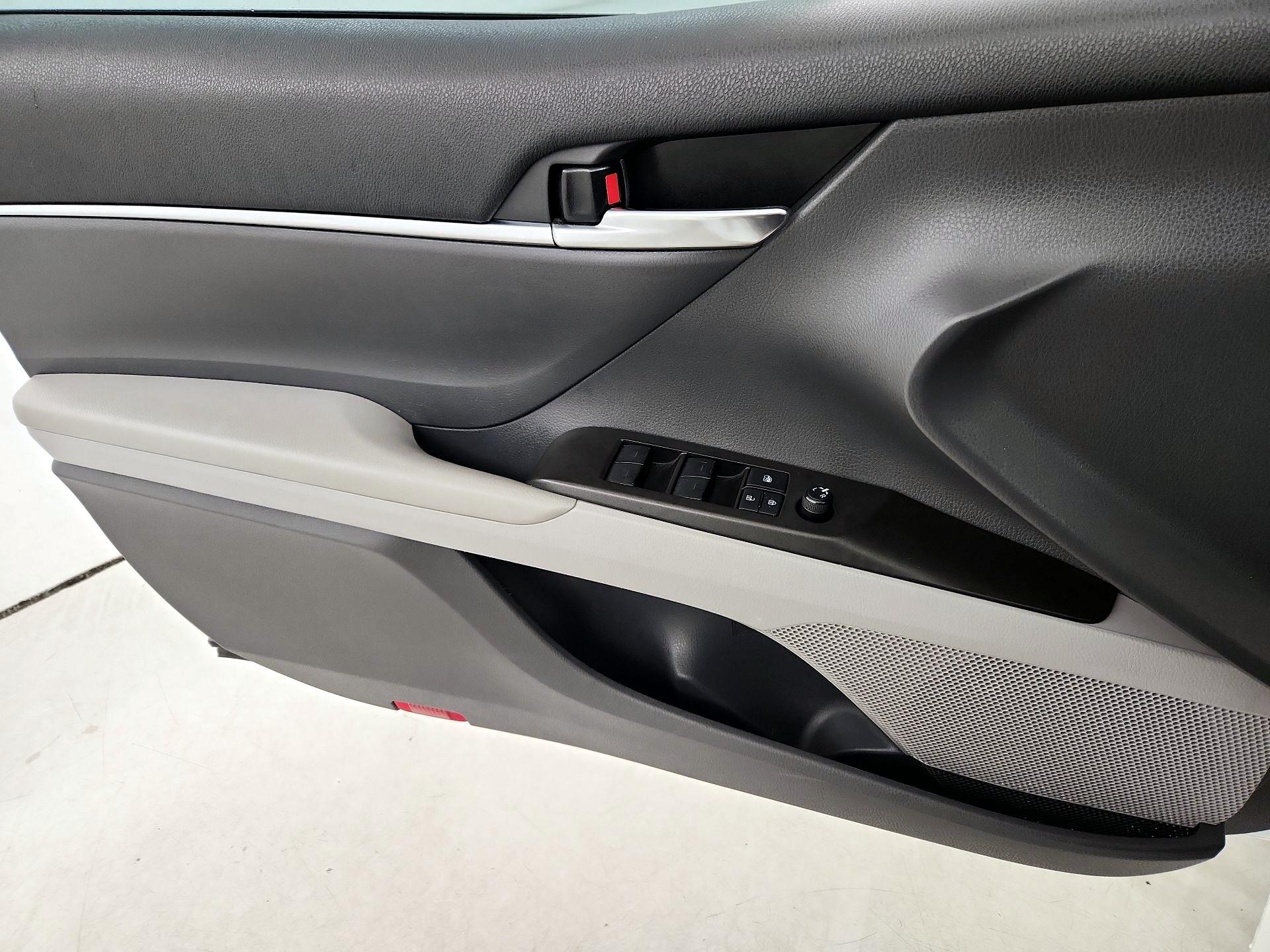 Thumbnail: 2021 Toyota Camry - 12
