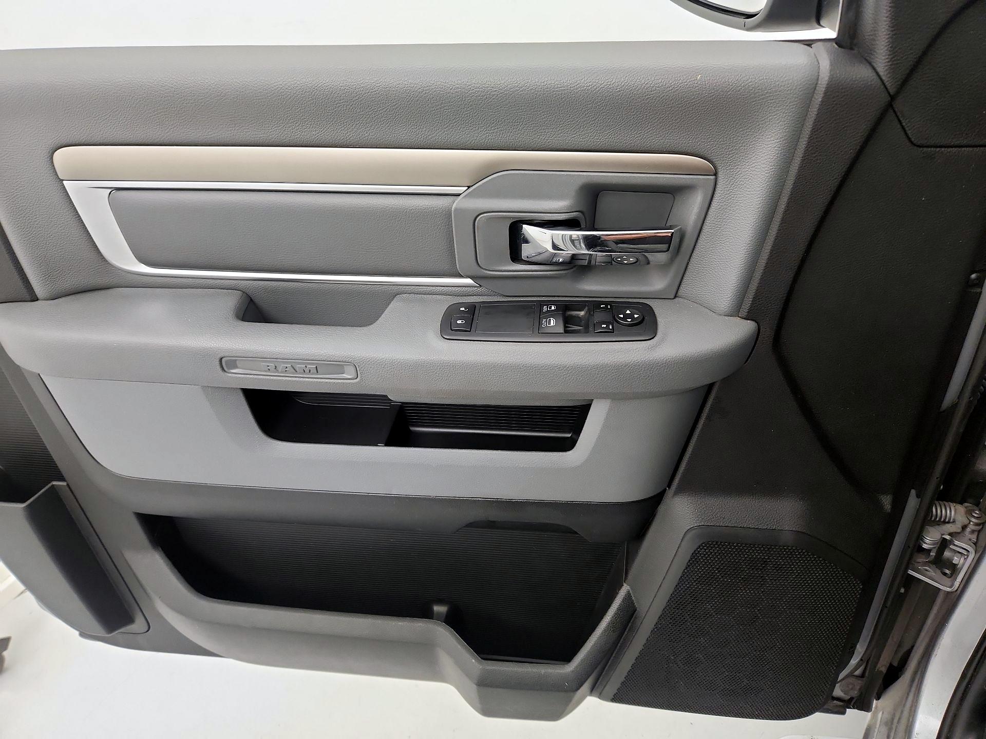 Thumbnail: 2020 RAM 1500 Classic - 12