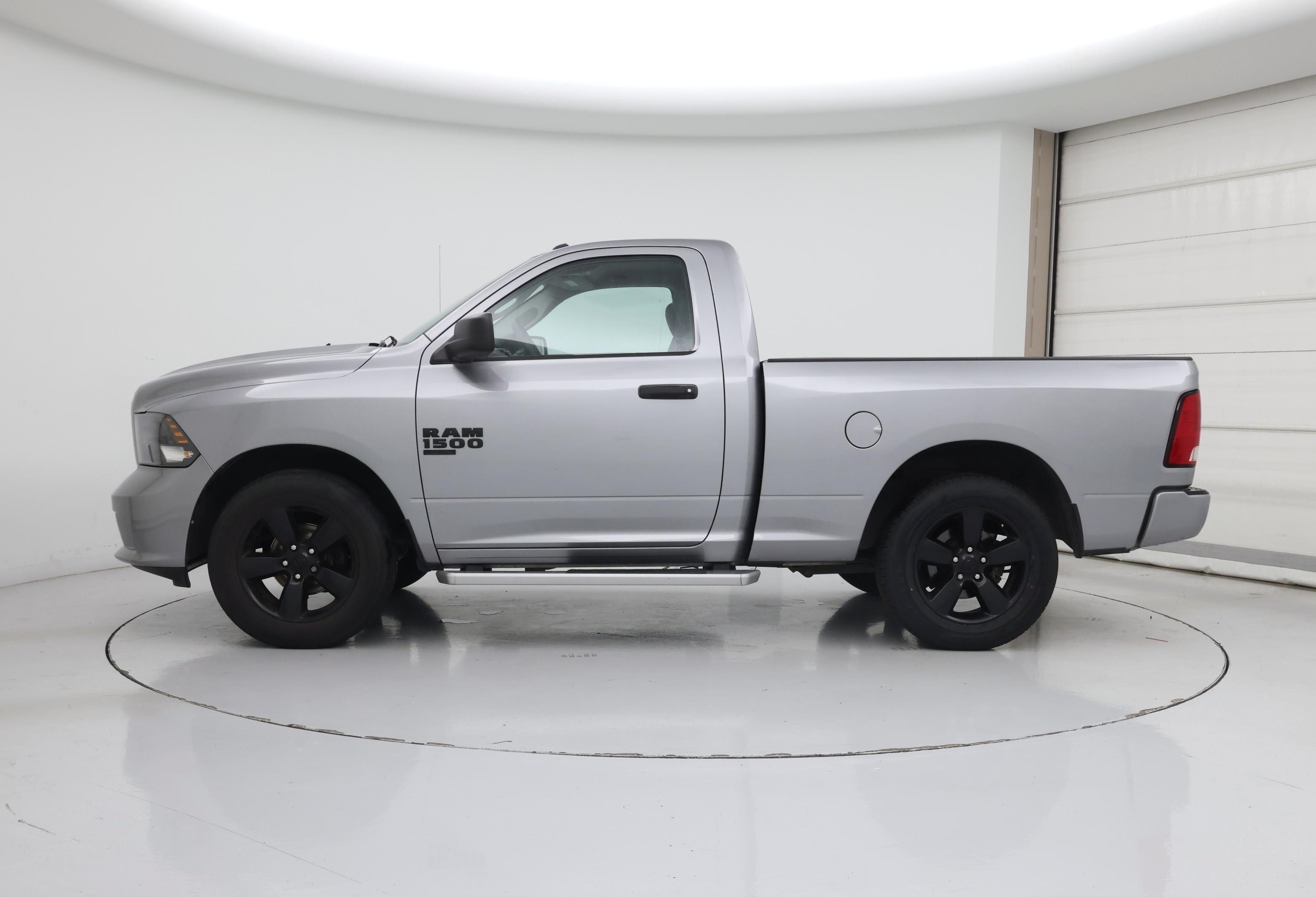 Thumbnail: 2020 RAM 1500 Classic - 3