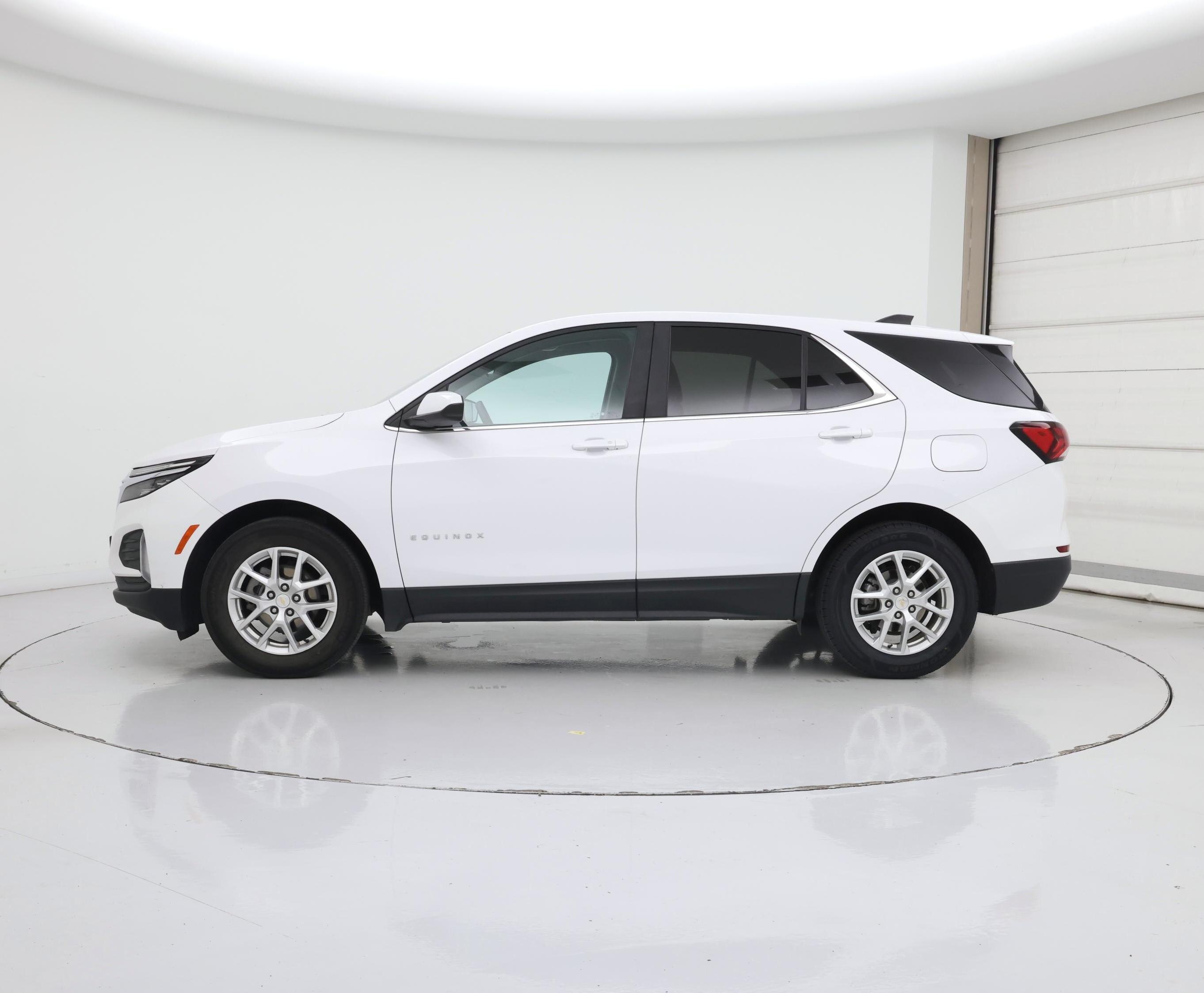 Thumbnail: 2022 Chevrolet Equinox - 3
