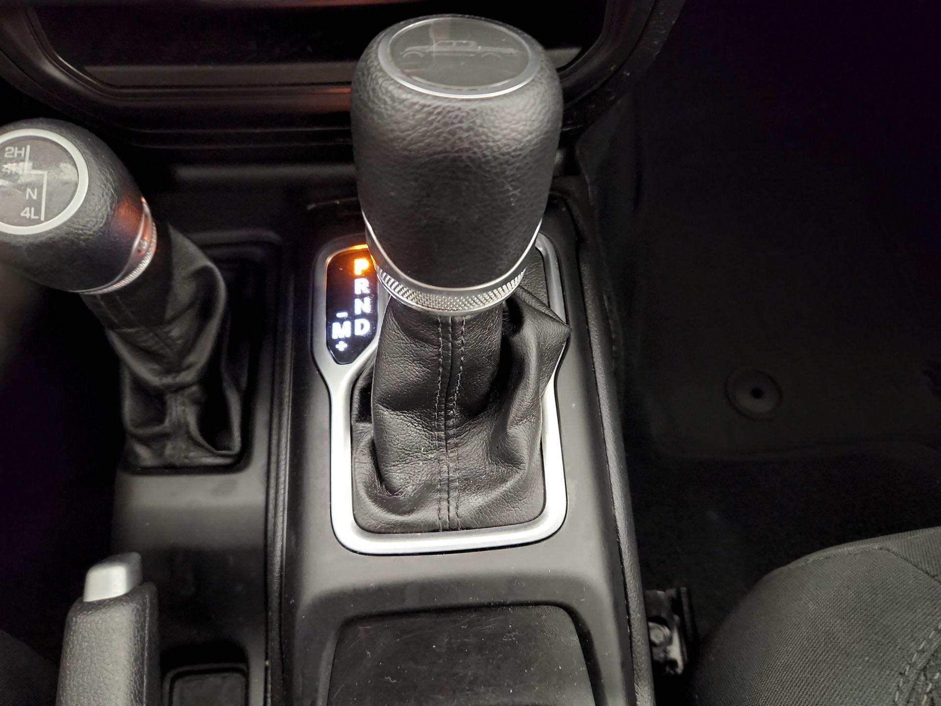 Thumbnail: 2022 Jeep Gladiator - 17