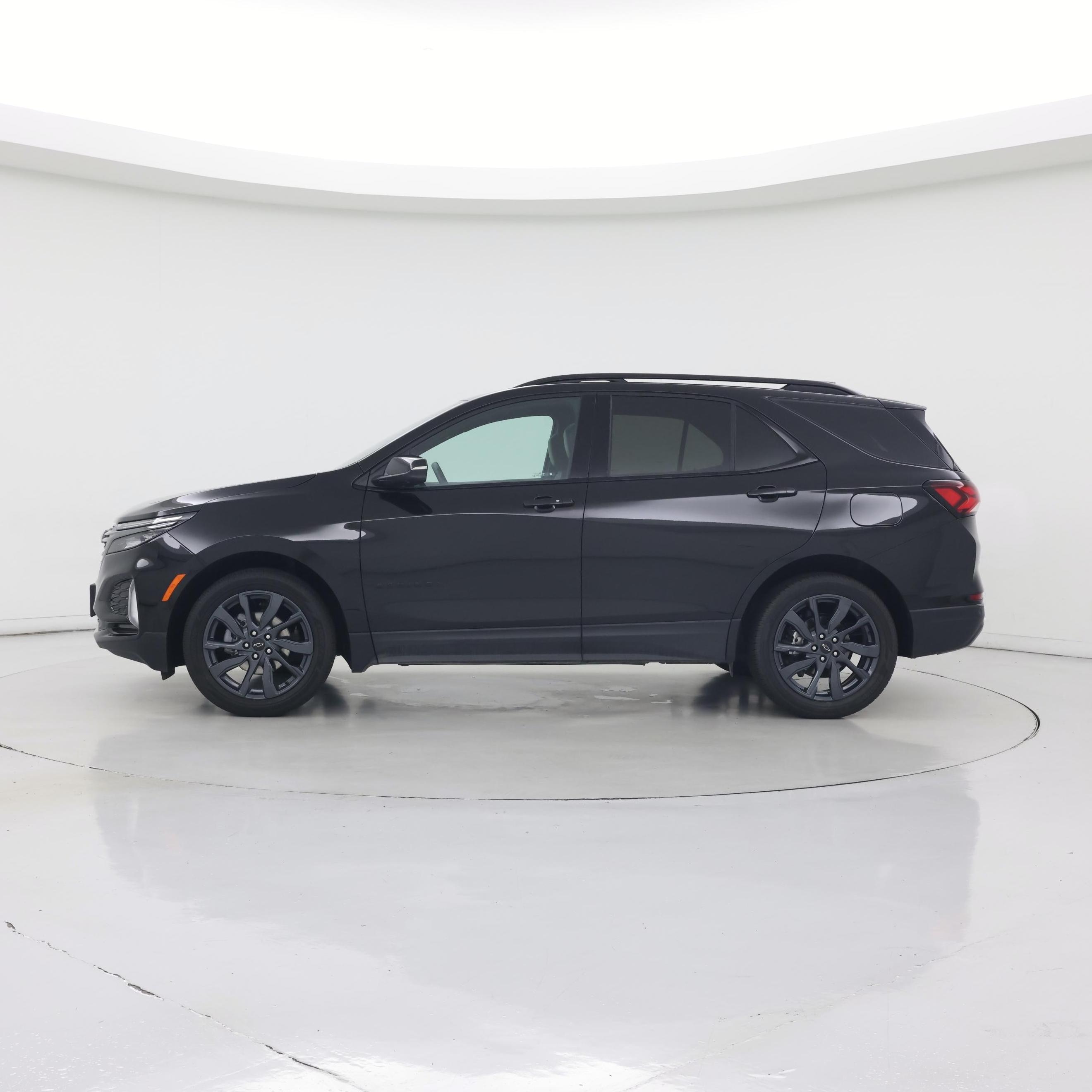 Thumbnail: 2023 Chevrolet Equinox - 3