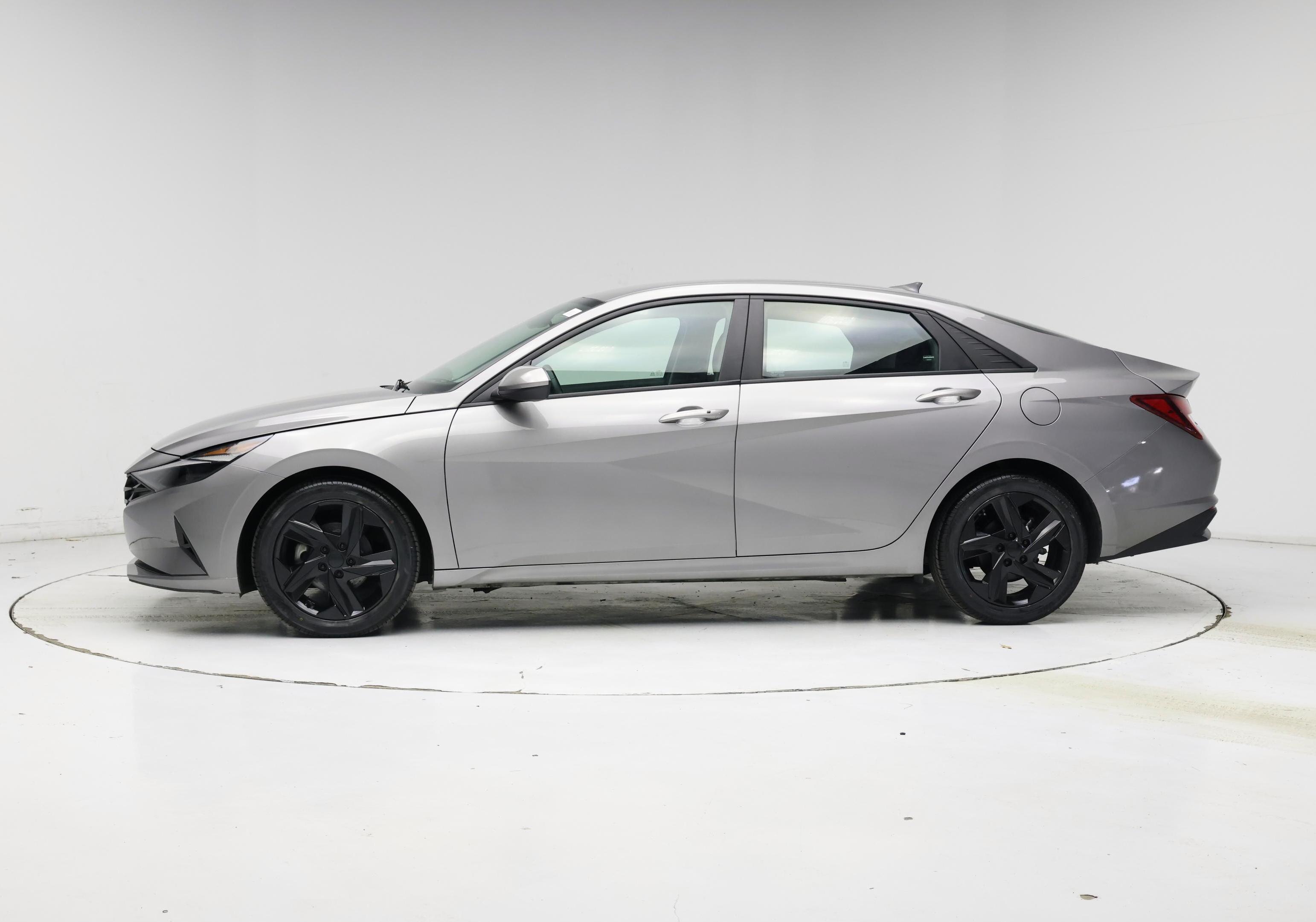 Thumbnail: 2023 Hyundai Elantra - 3
