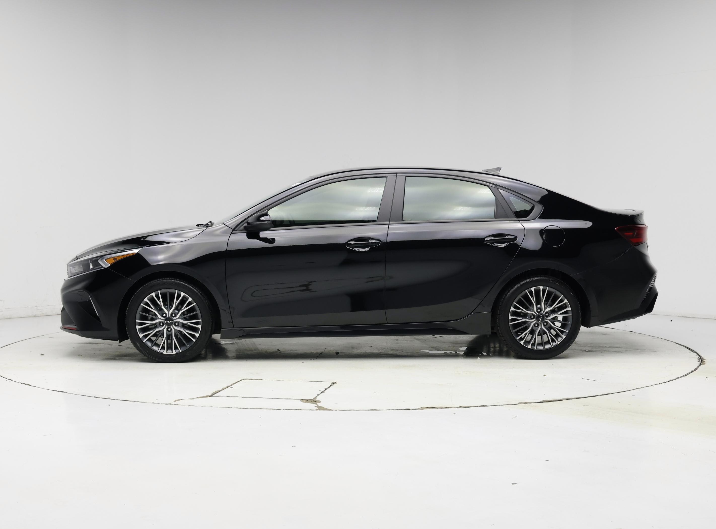Thumbnail: 2023 Kia Forte - 3