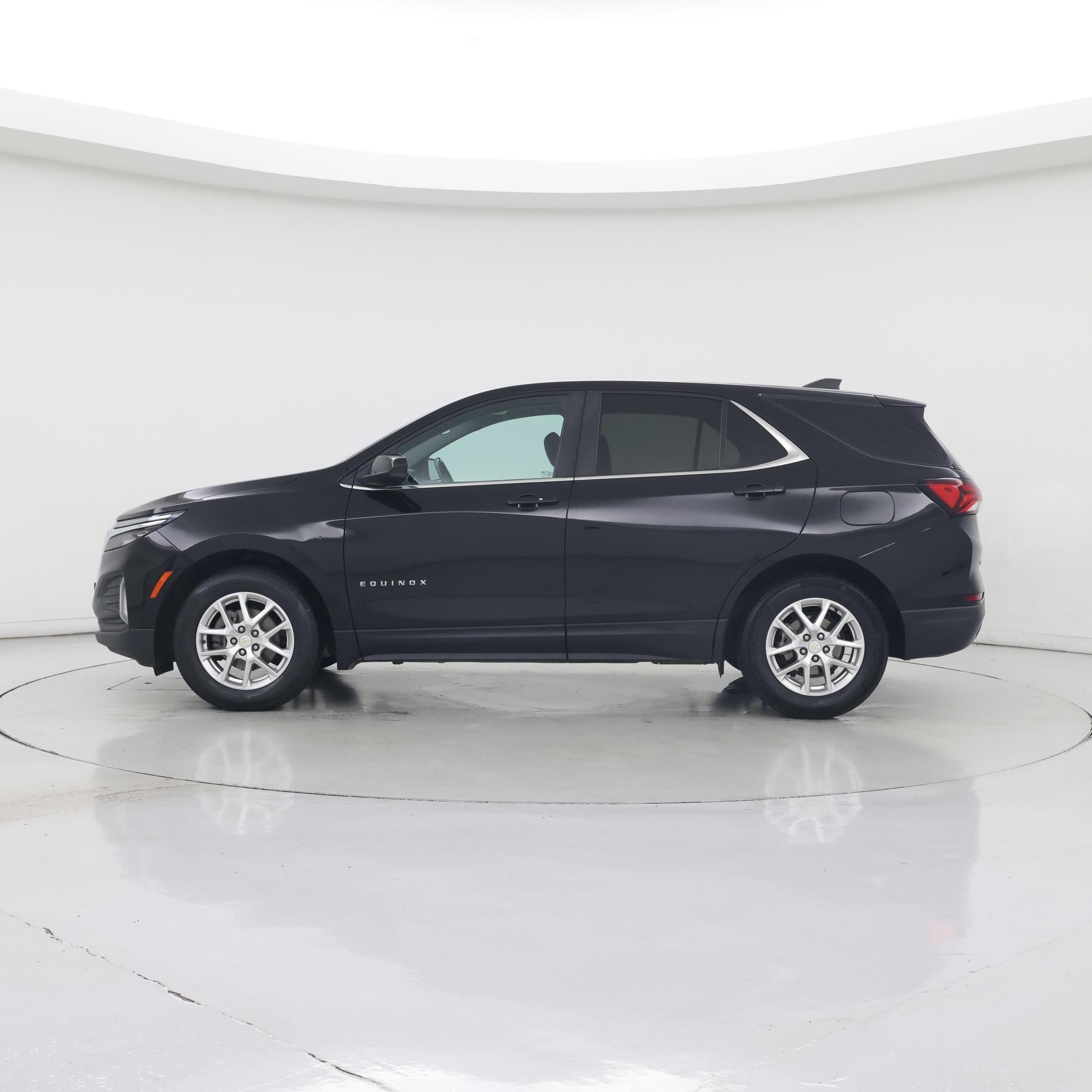 Thumbnail: 2022 Chevrolet Equinox - 3