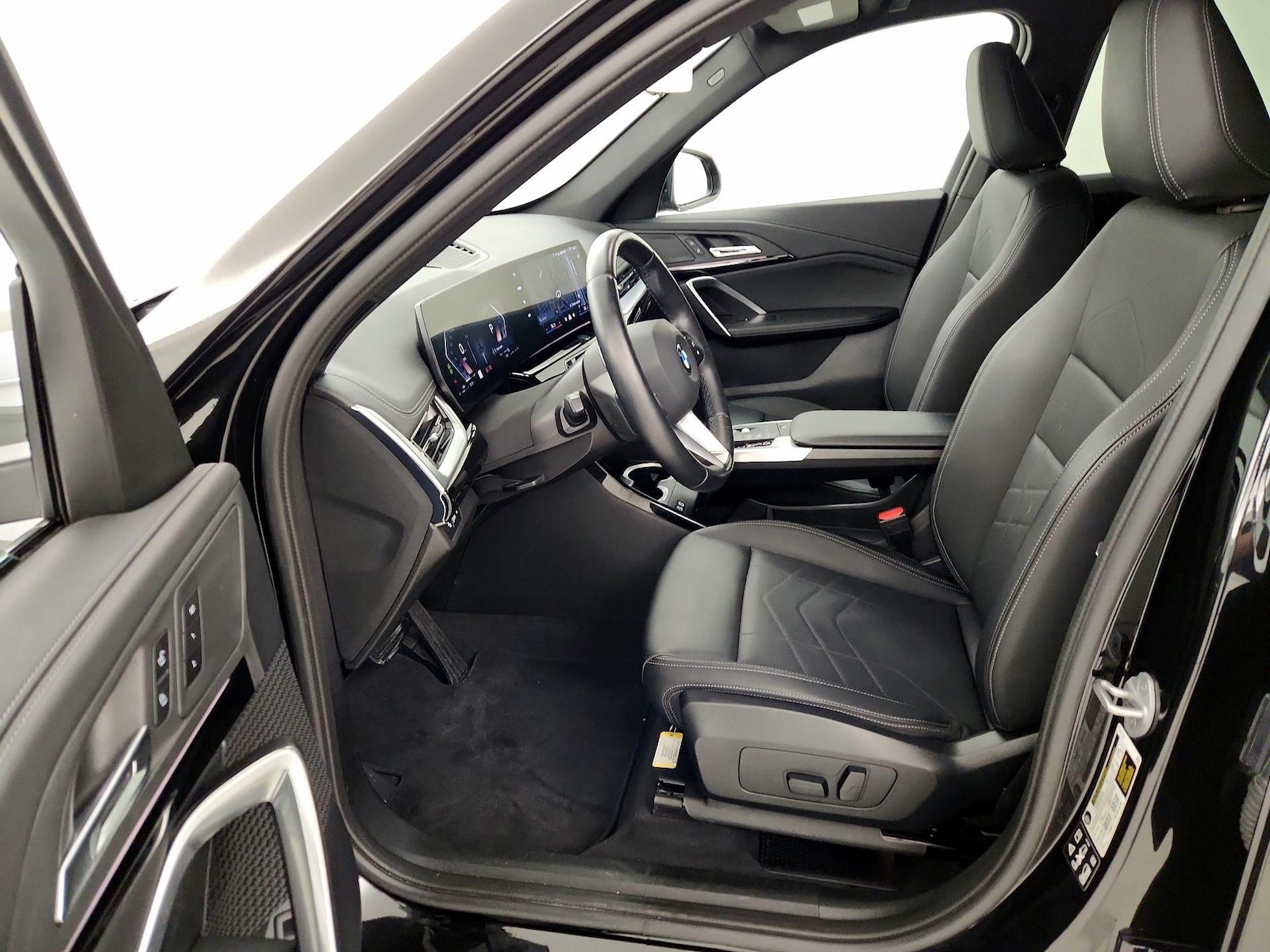 2025 BMW X1 28i - Photo 12