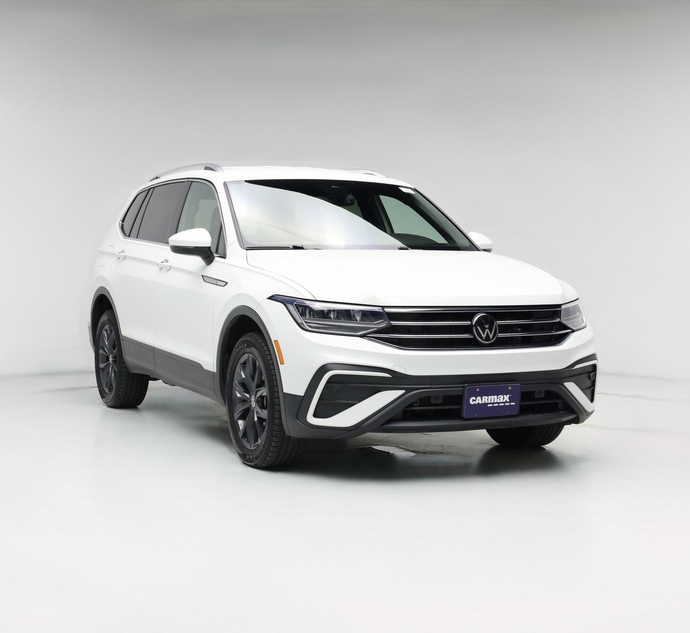 Thumbnail: 2022 Volkswagen Tiguan - 1