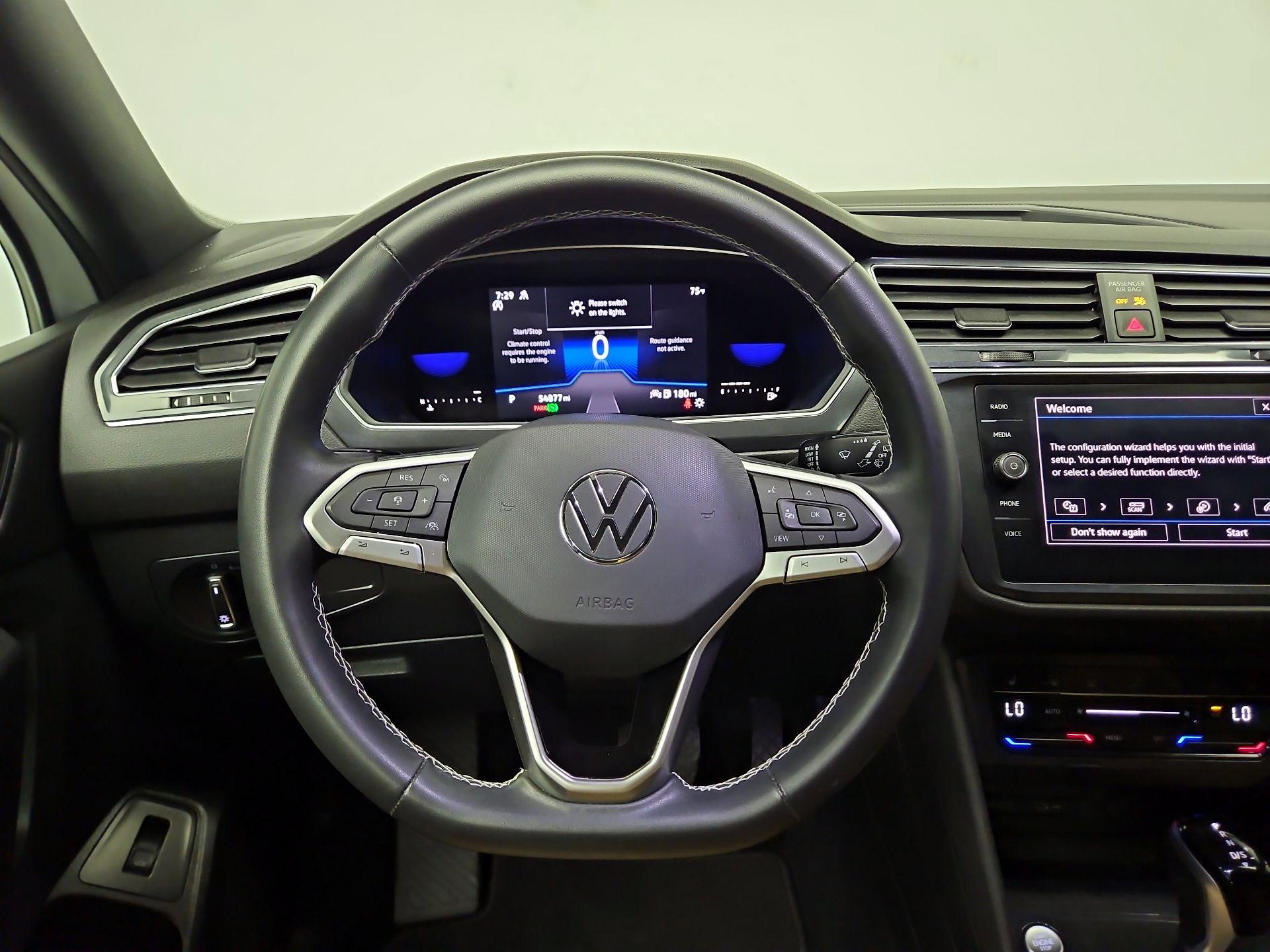 Thumbnail: 2022 Volkswagen Tiguan - 10