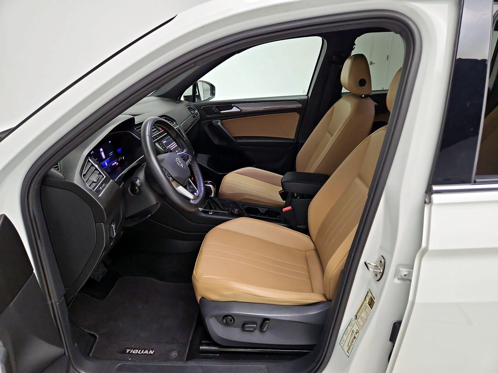 Thumbnail: 2022 Volkswagen Tiguan - 11