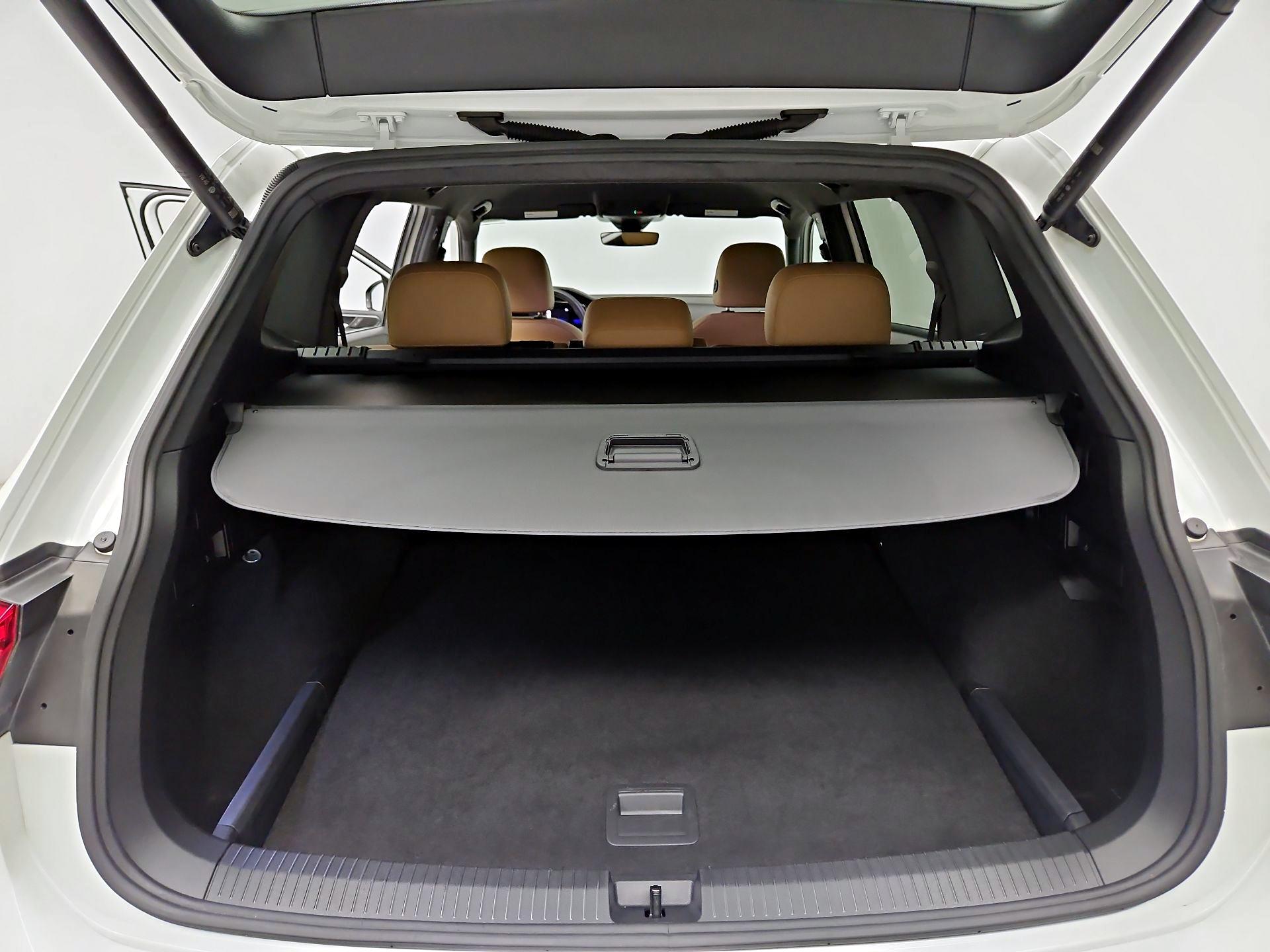 Thumbnail: 2022 Volkswagen Tiguan - 20