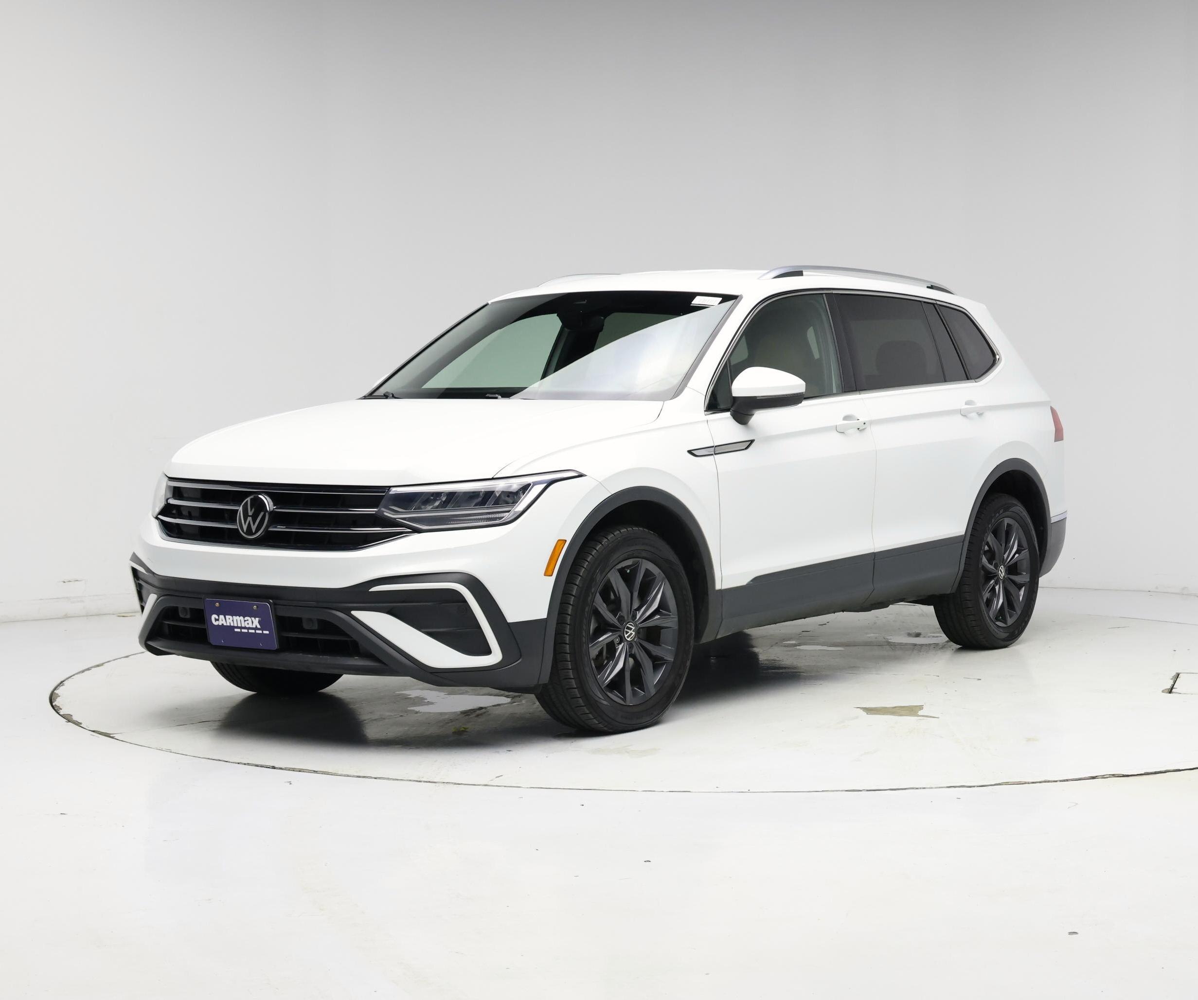 Thumbnail: 2022 Volkswagen Tiguan - 4