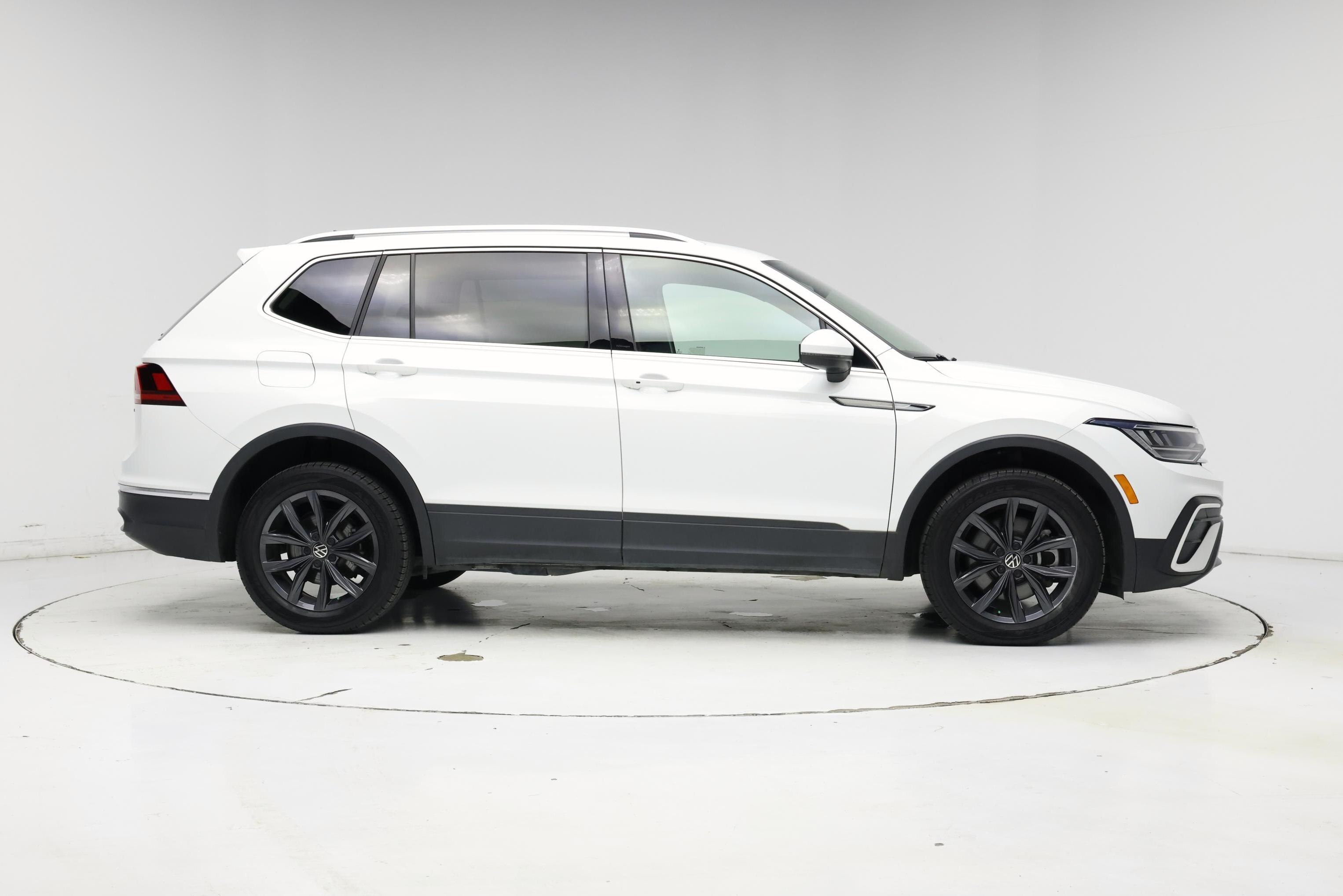 Thumbnail: 2022 Volkswagen Tiguan - 7