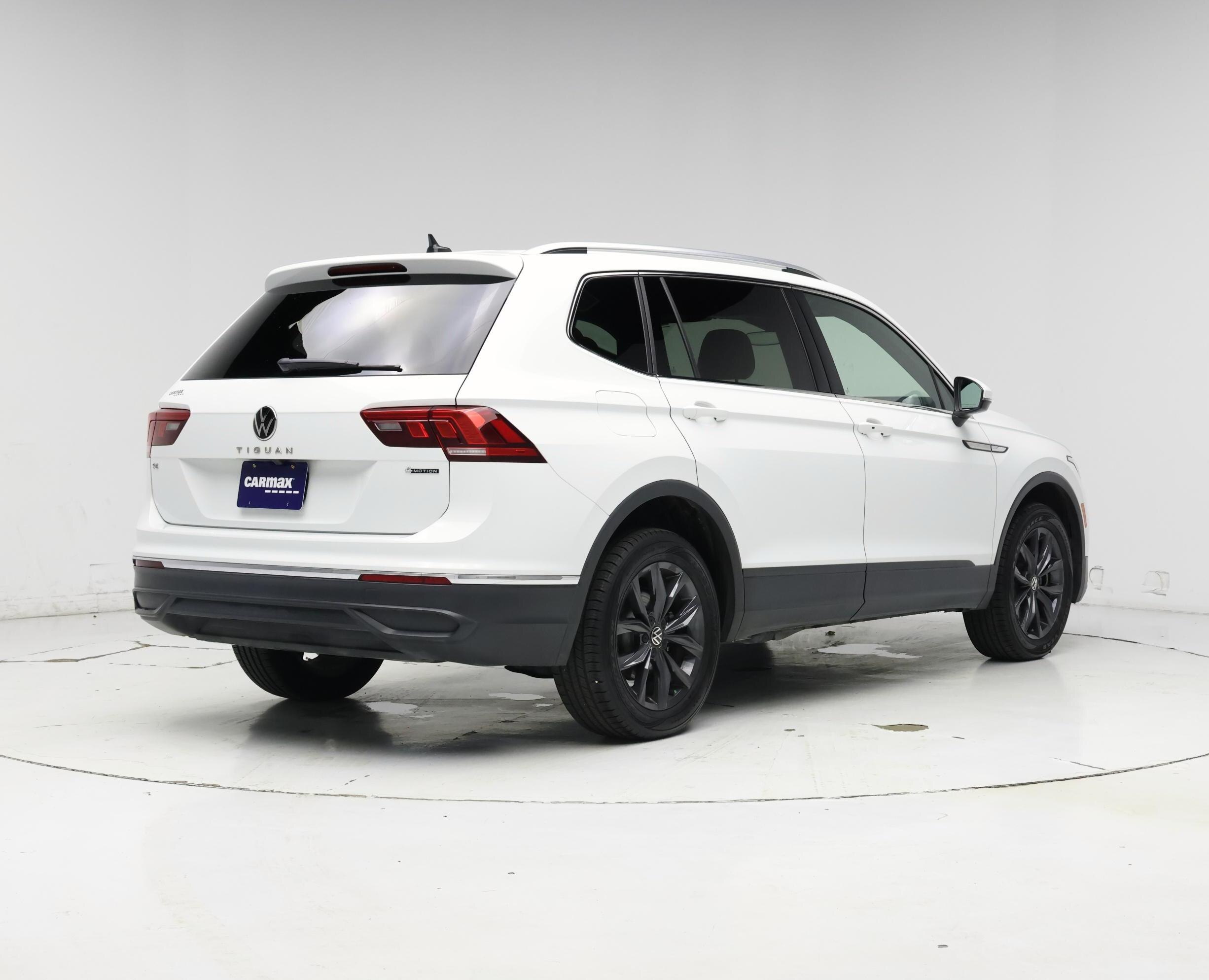 Thumbnail: 2022 Volkswagen Tiguan - 8
