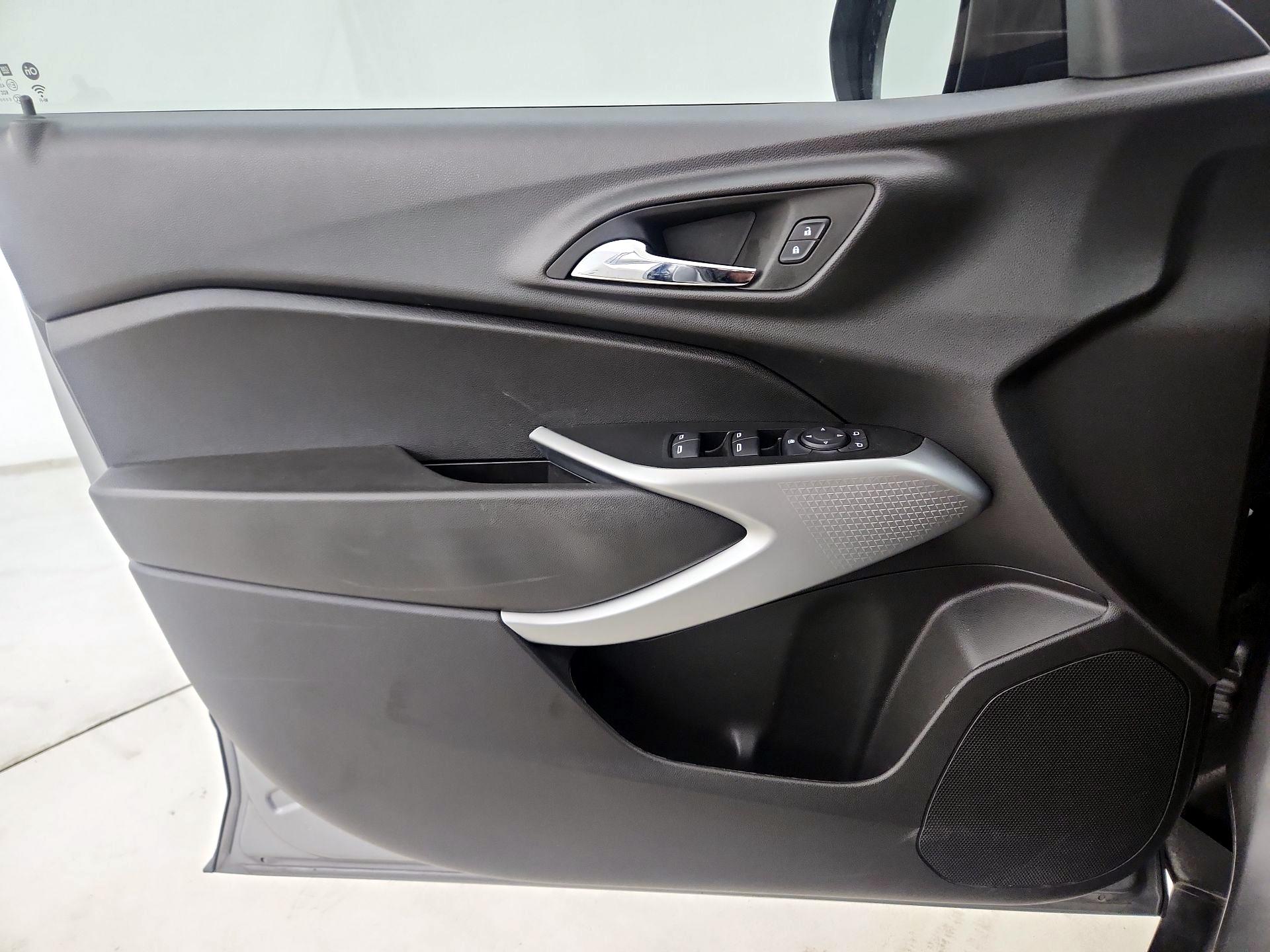 Thumbnail: 2025 Chevrolet Trax - 12