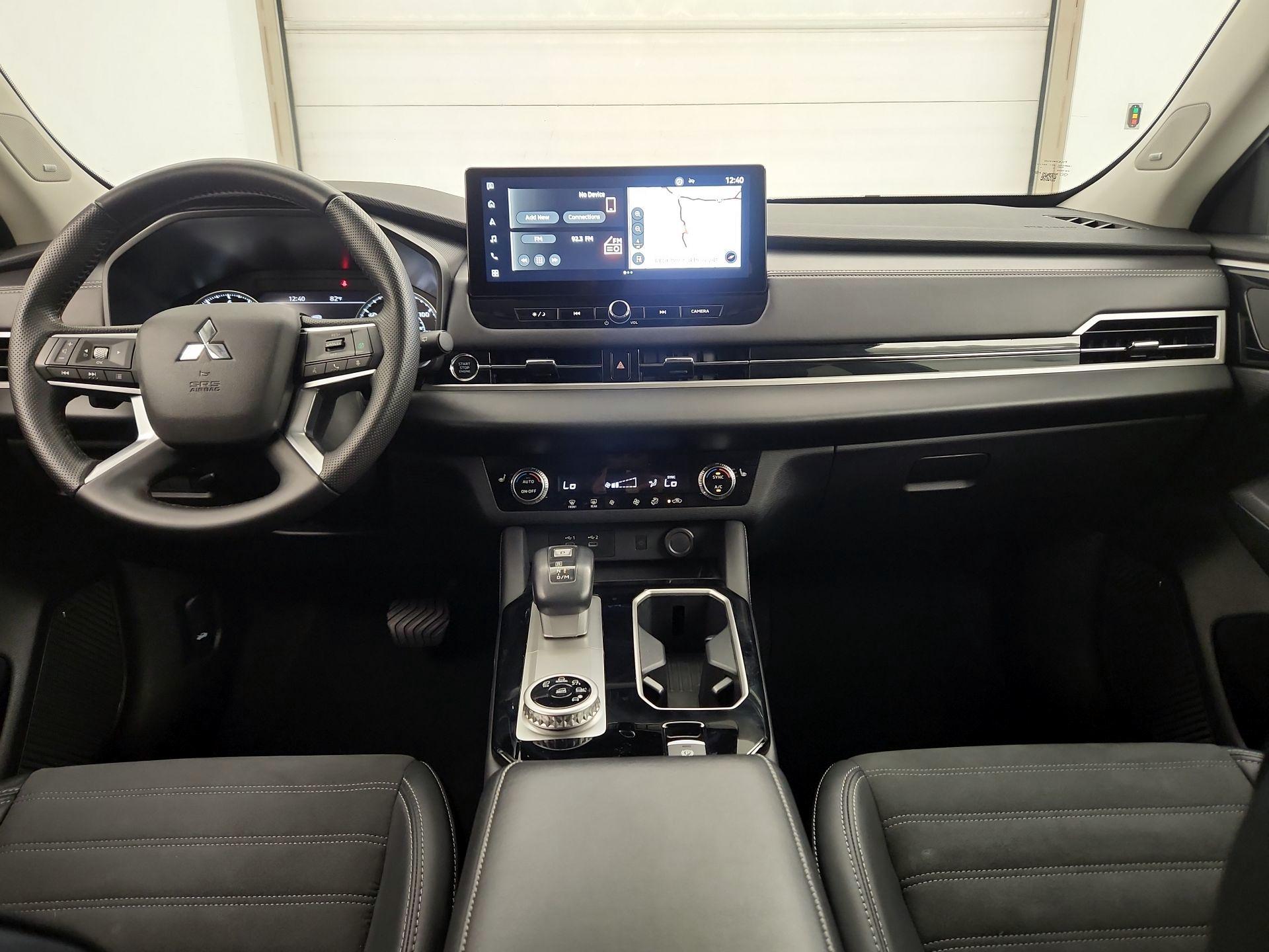 Thumbnail: 2025 Mitsubishi Outlander - 9