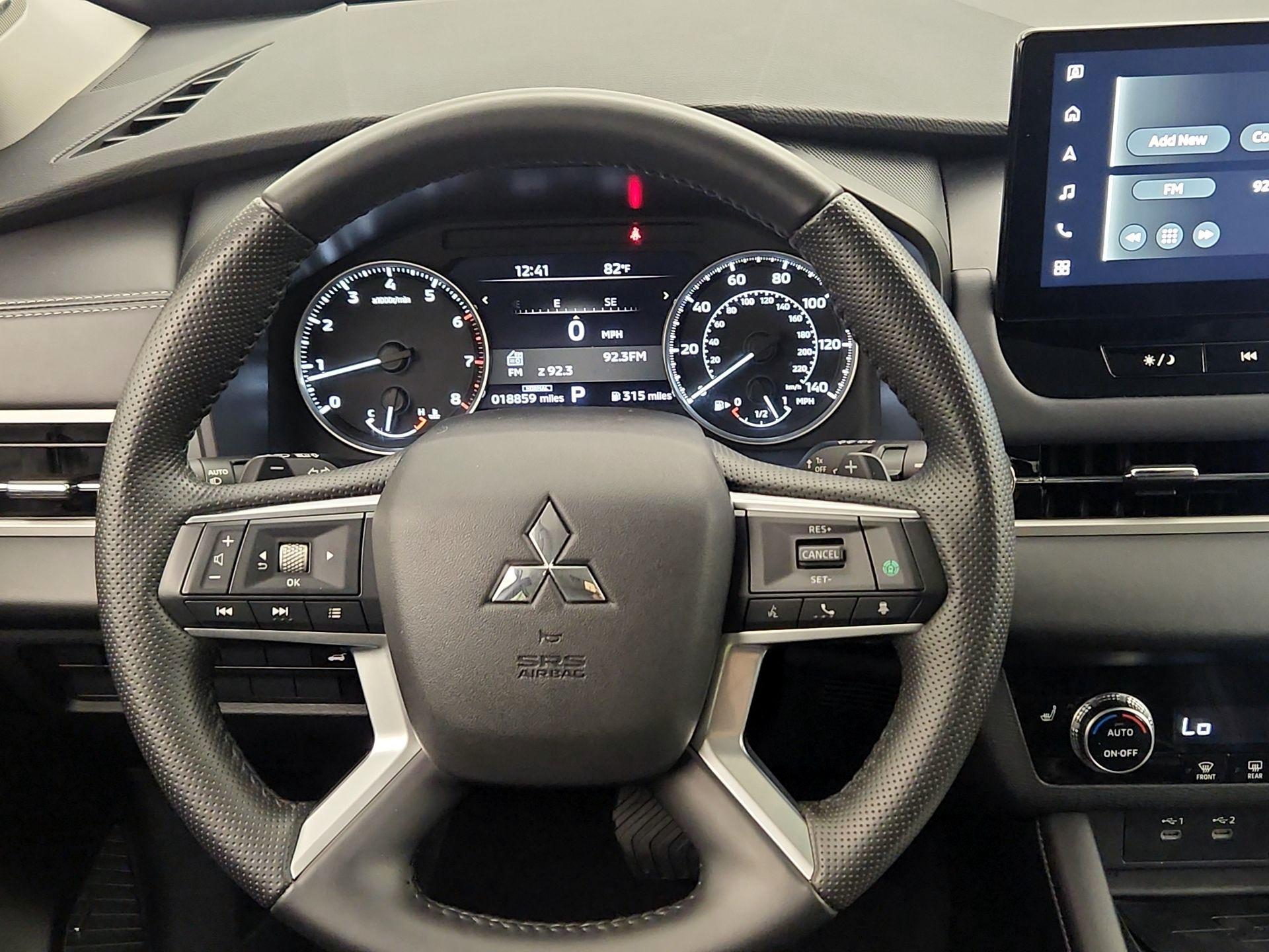 Thumbnail: 2025 Mitsubishi Outlander - 10