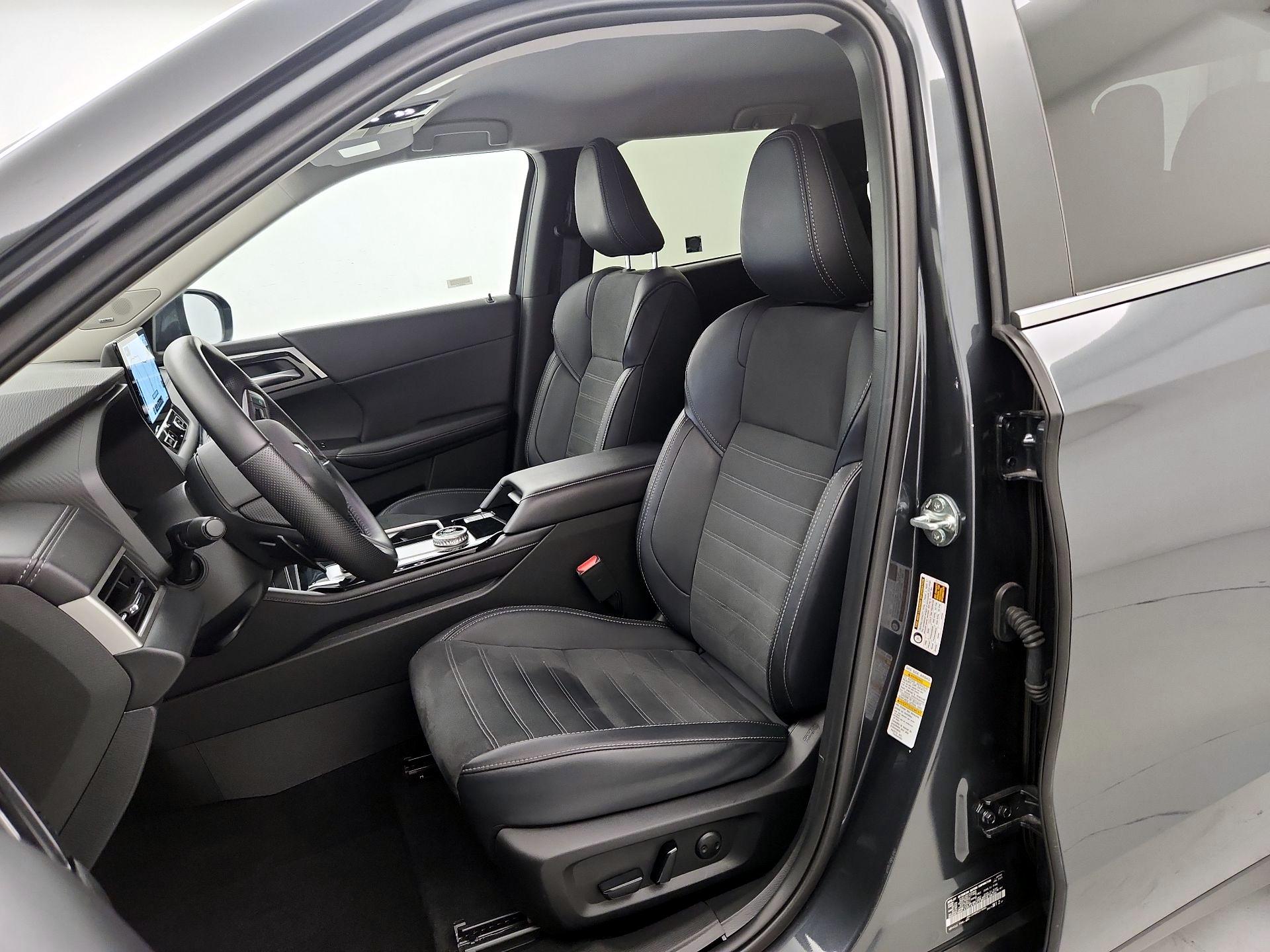 Thumbnail: 2025 Mitsubishi Outlander - 11