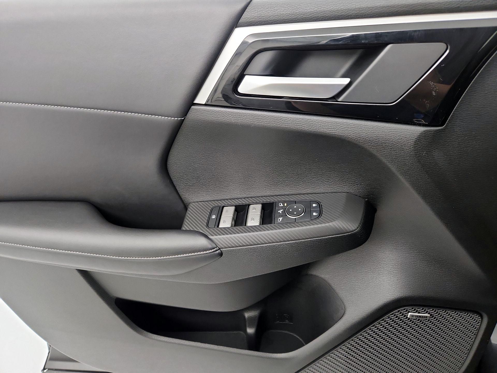 Thumbnail: 2025 Mitsubishi Outlander - 12
