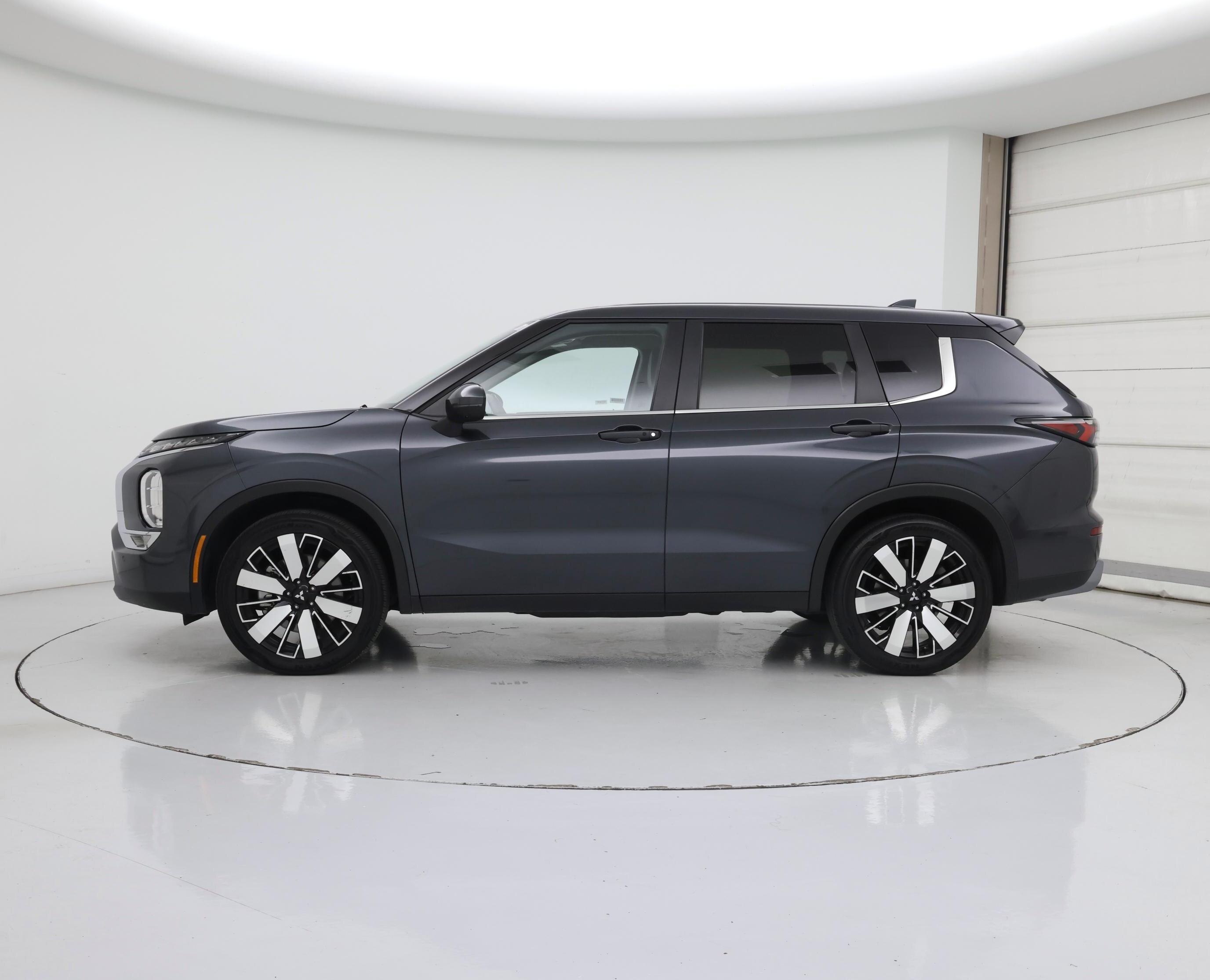 Thumbnail: 2025 Mitsubishi Outlander - 3